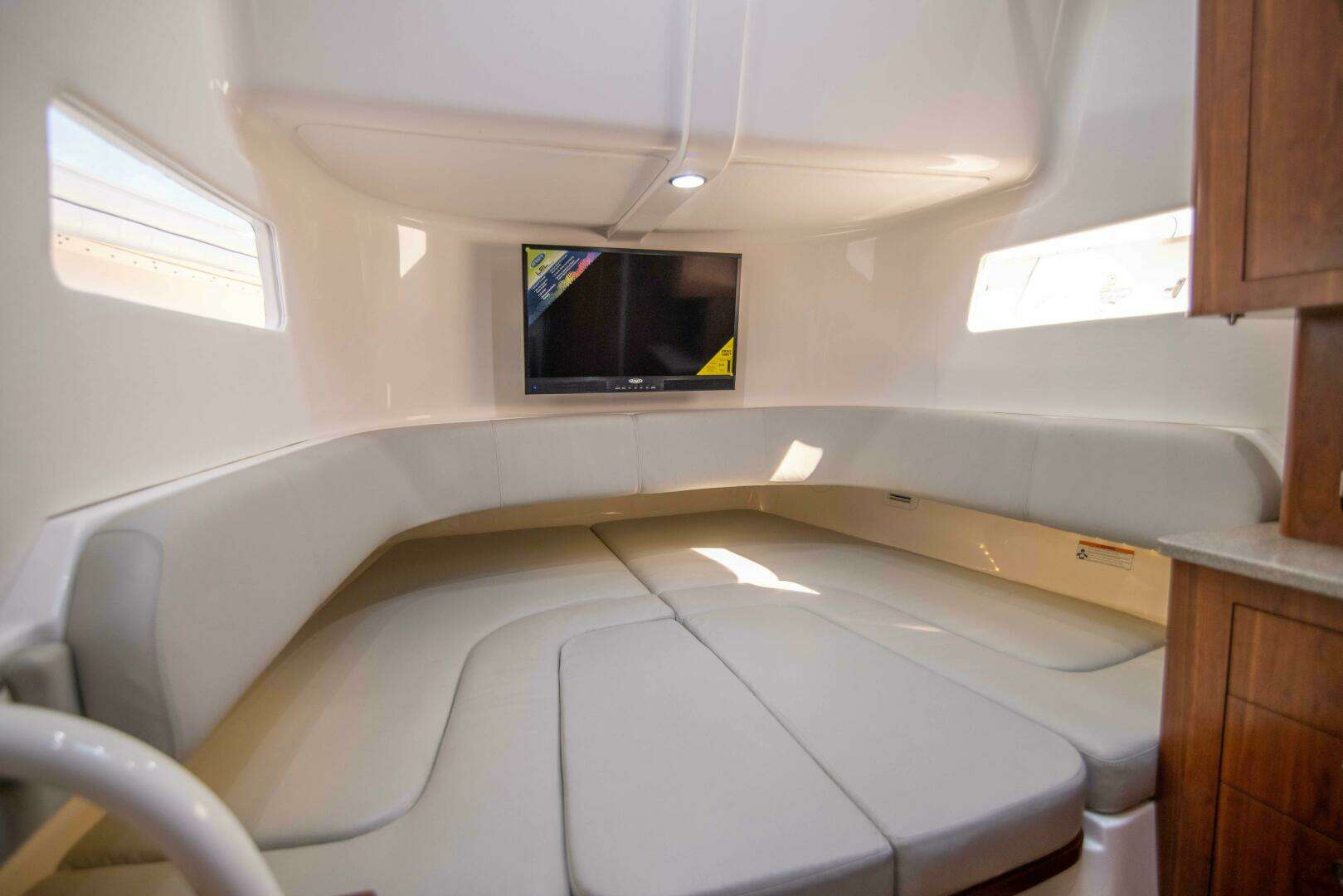2016 Regulator 41 Center Console - Image 15