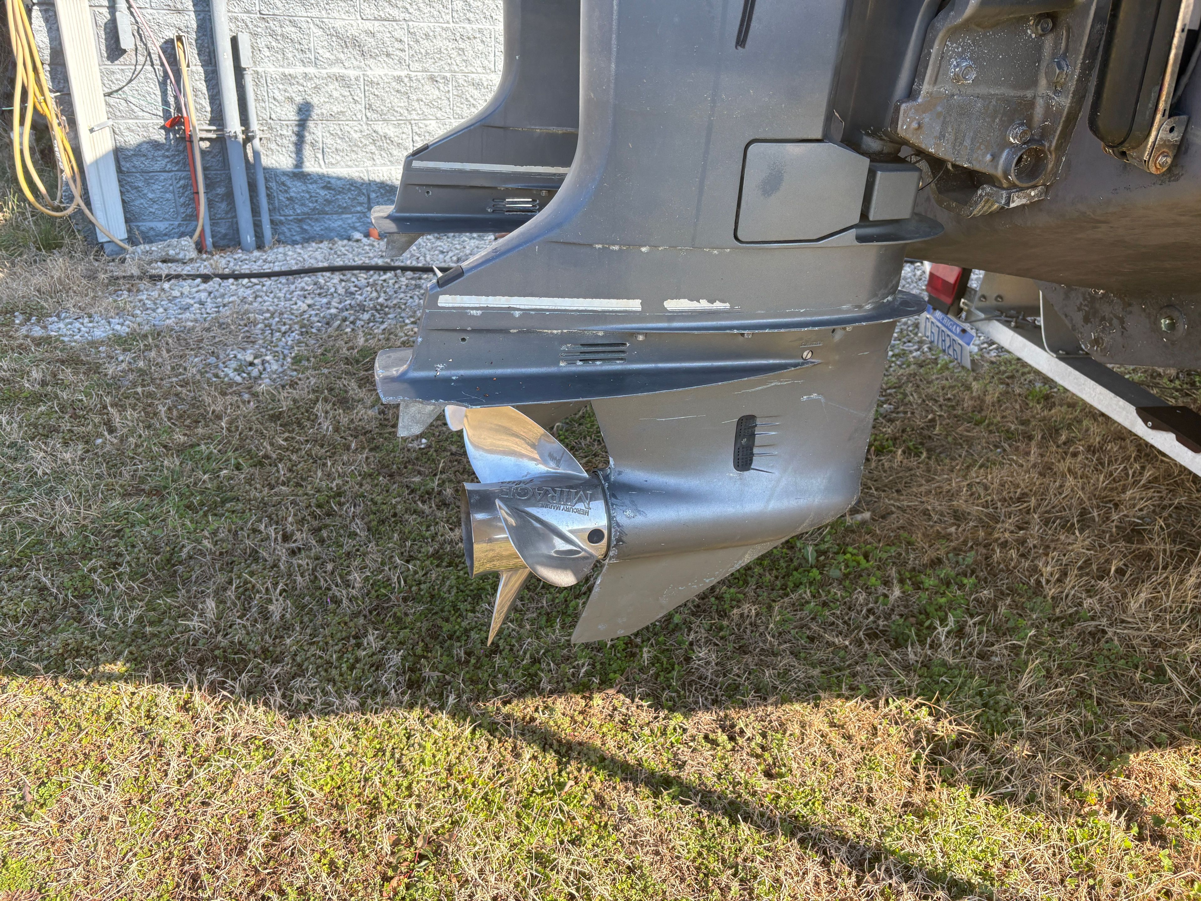 2002 Intrepid 322 Cuddy Center Console - 17