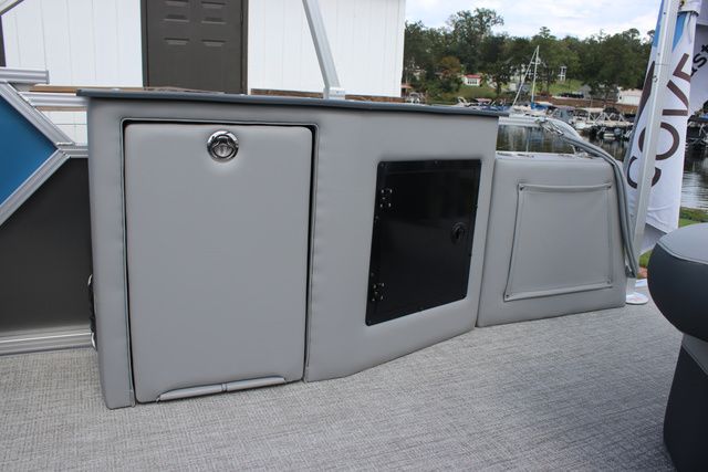2025 Tahoe LTZ - 23 FT Cruise Rear Bench - 7