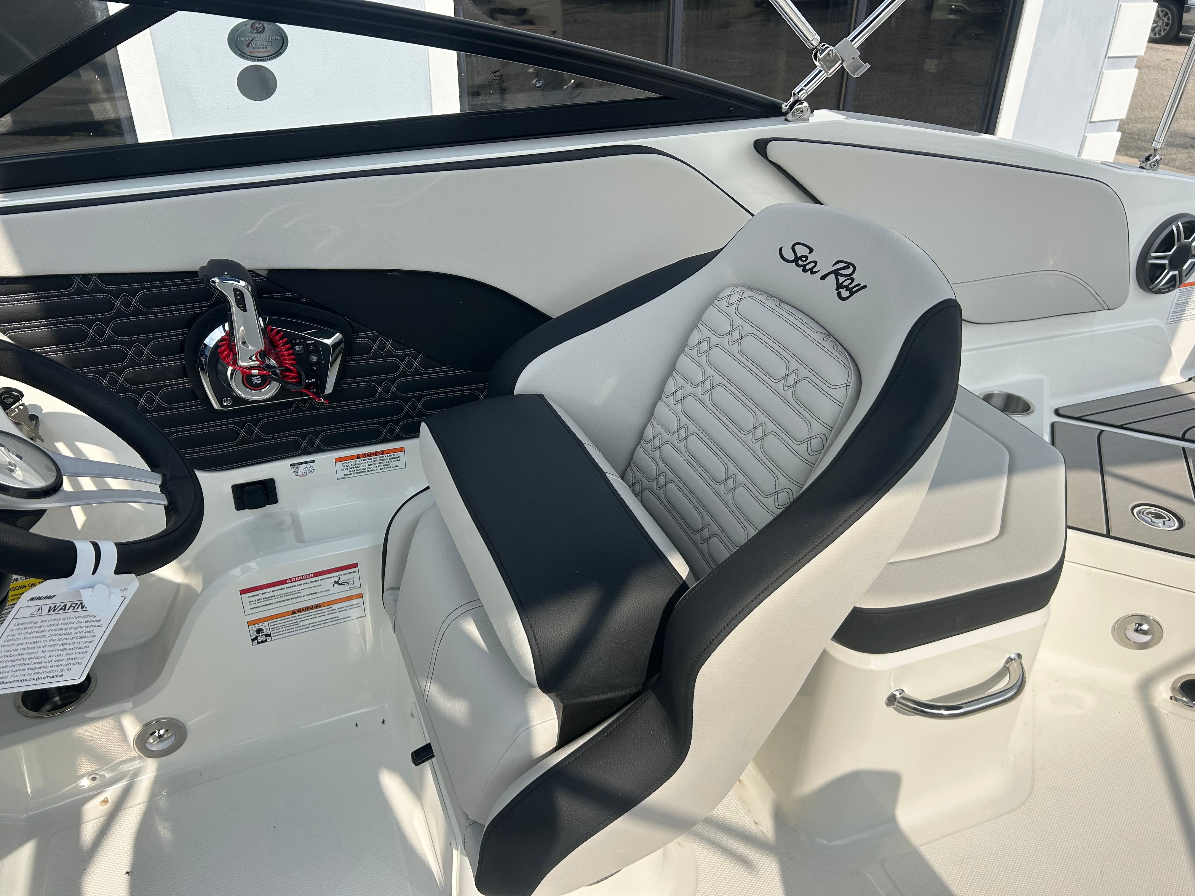 2026 Sea Ray SPX 210 Outboard - 12