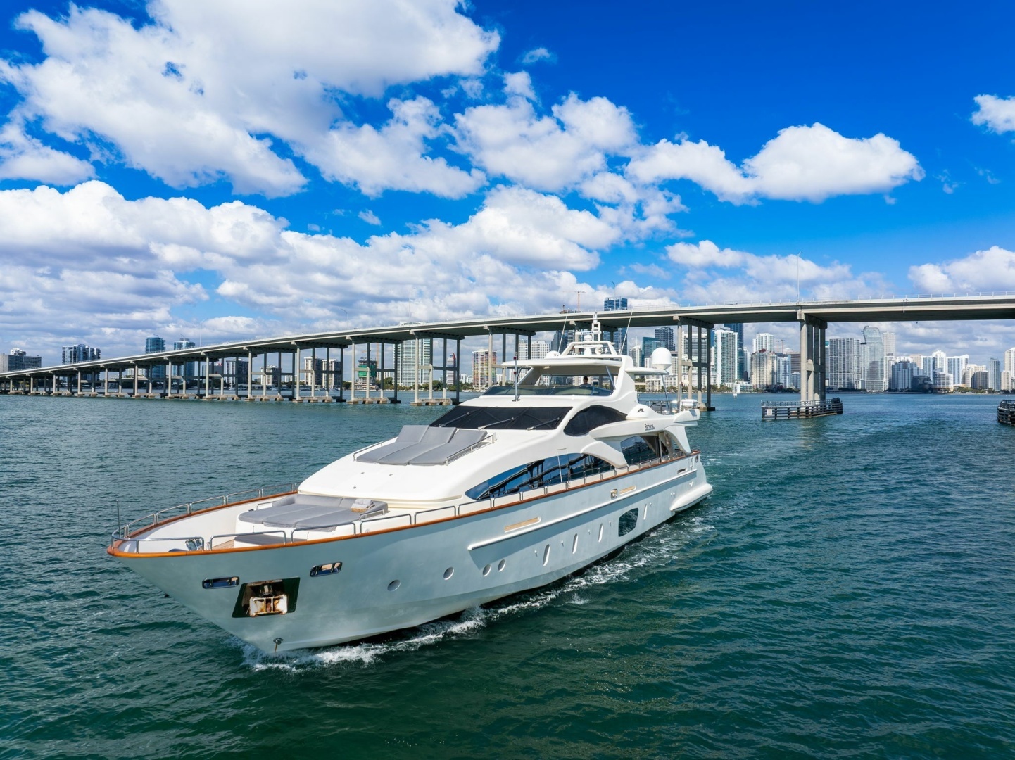 2005 Azimut 105 - Image 19