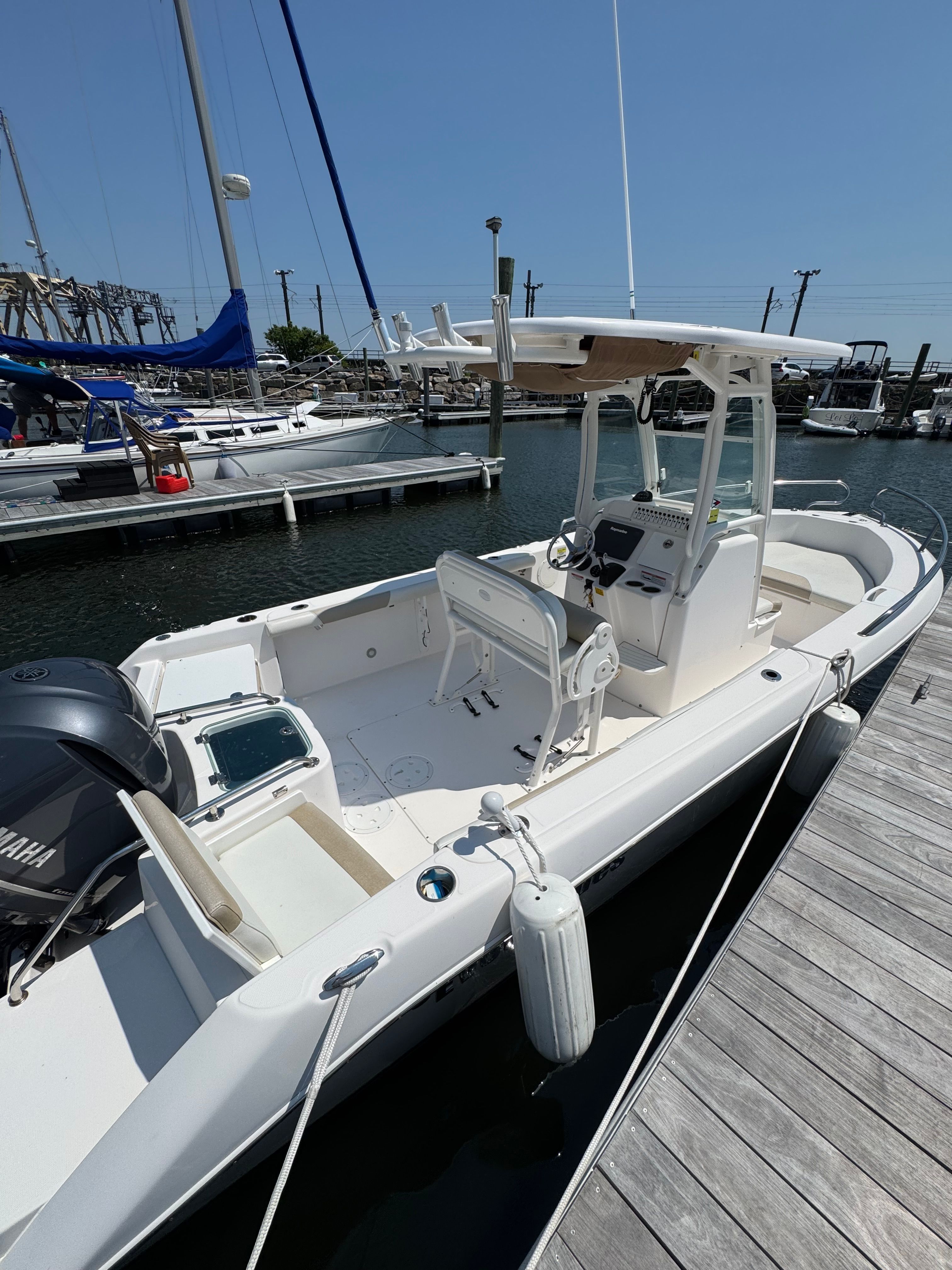 2013 Everglades 230 Center Console - 3