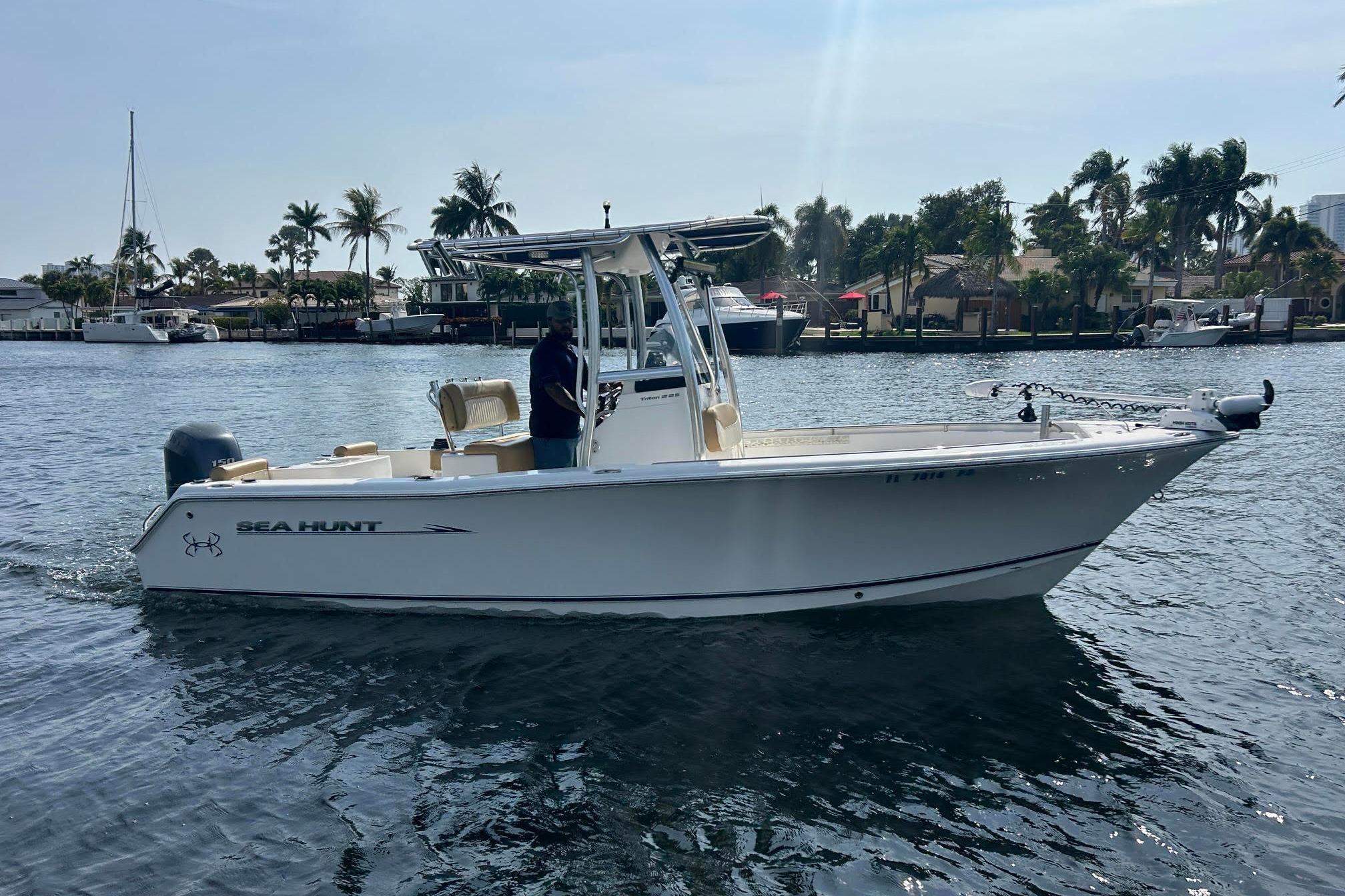 2013 Sea Hunt Triton 225