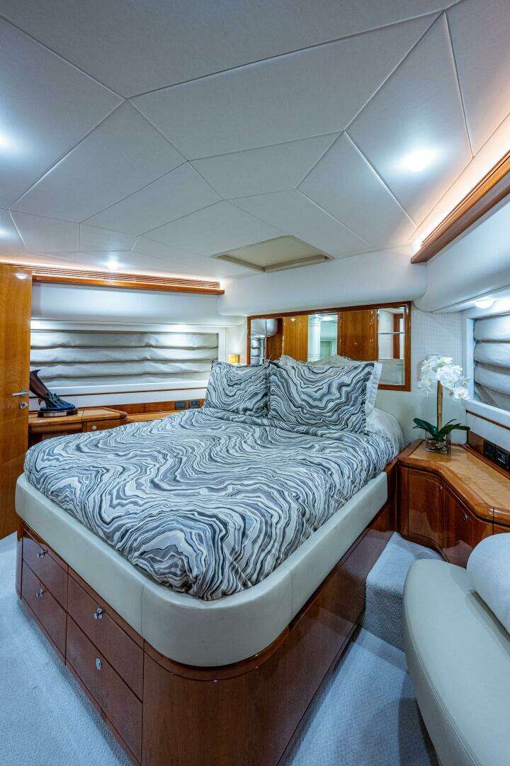 2006 Ferretti Yachts 830 - Image 112