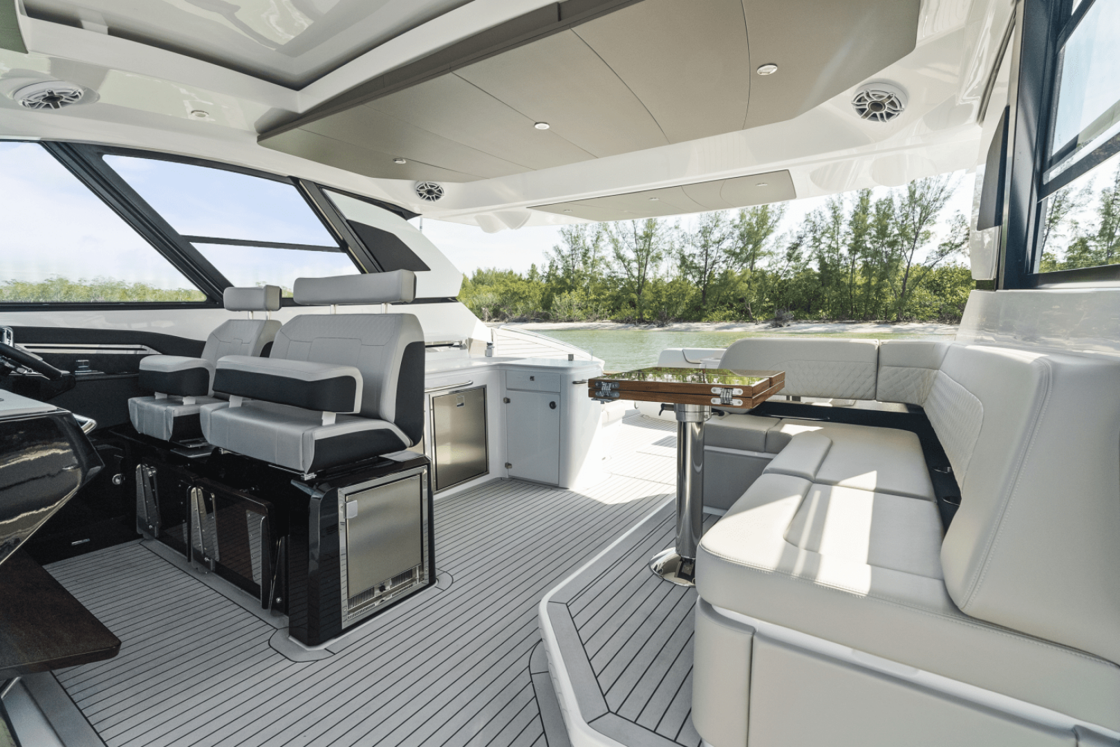 2026 Cruisers Yachts 50GLS OB - Image 91