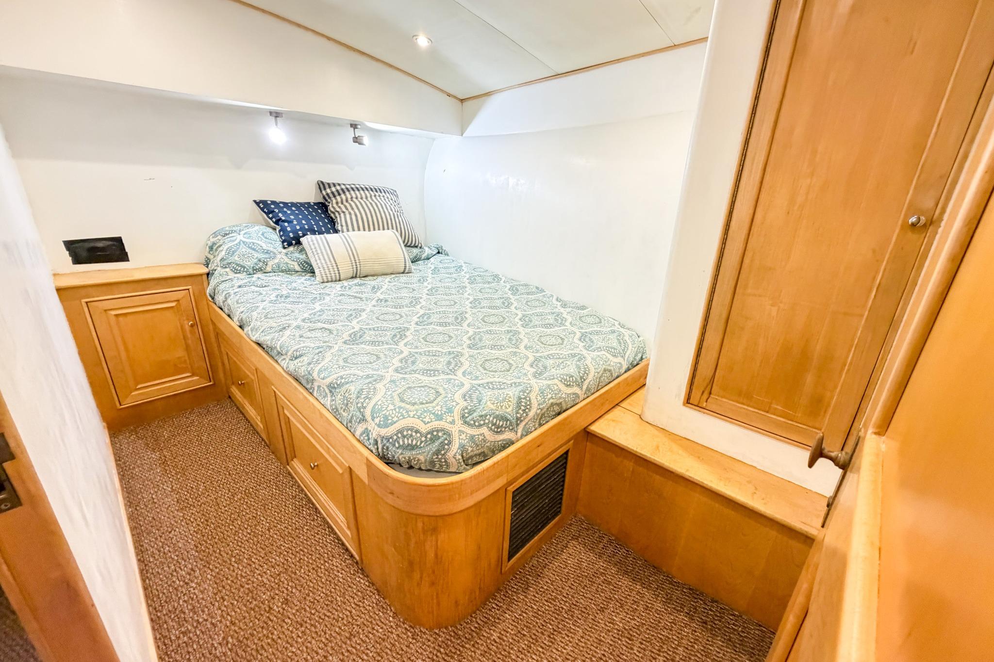 Cozy cabin interior of 1998 Blackwell Custom Carolina Sportfish with wooden accents and patterned bedding.