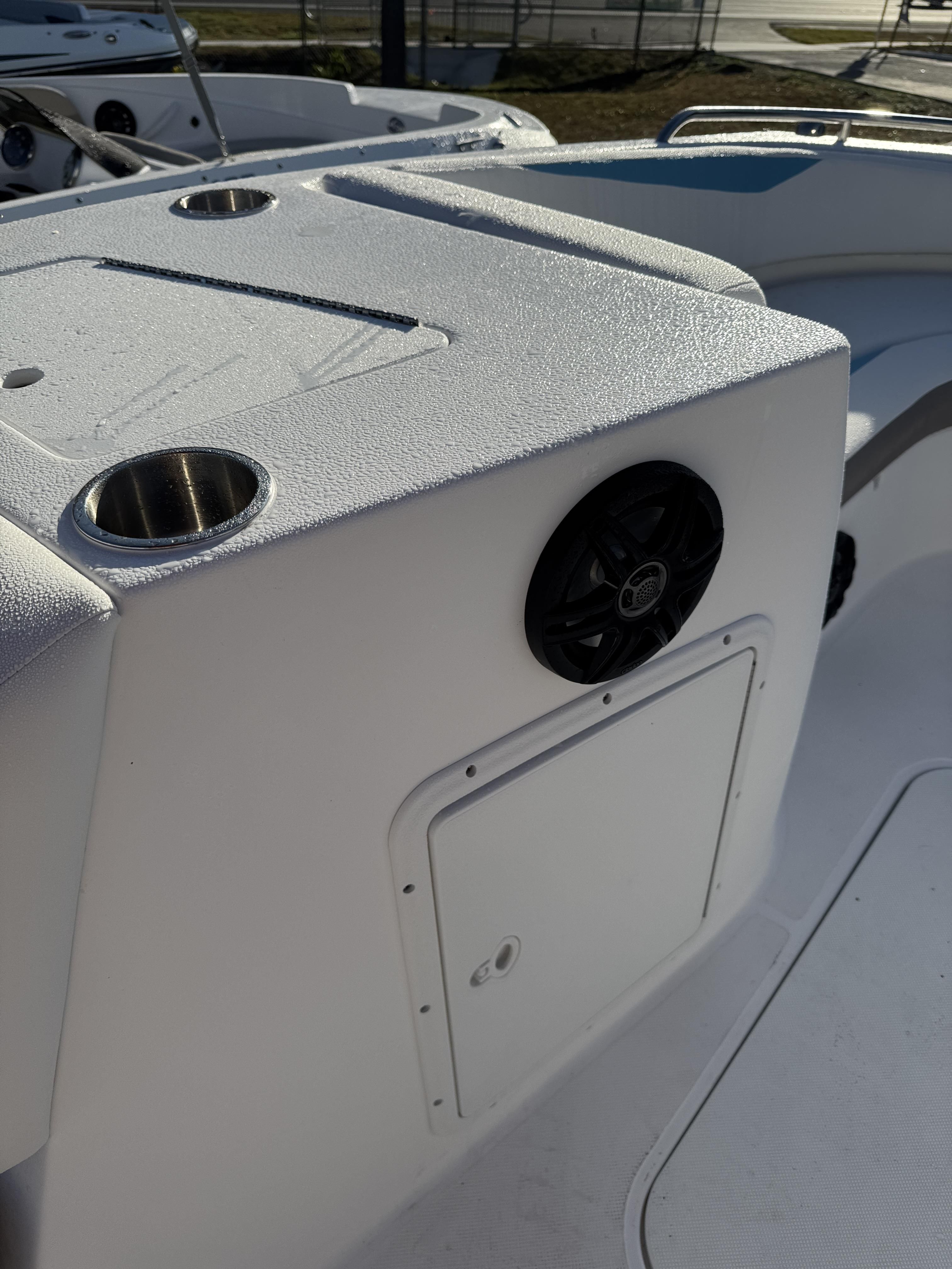 2026 Hurricane SunDeck Sport 188 OB - 18