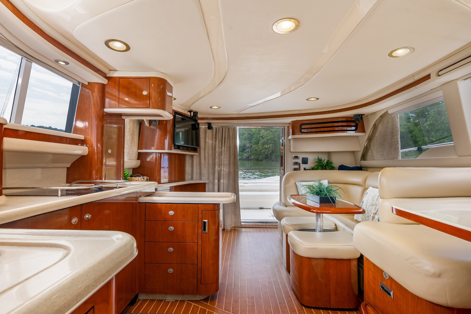 2004 Sea Ray 480 Sedan Bridge - Image 30