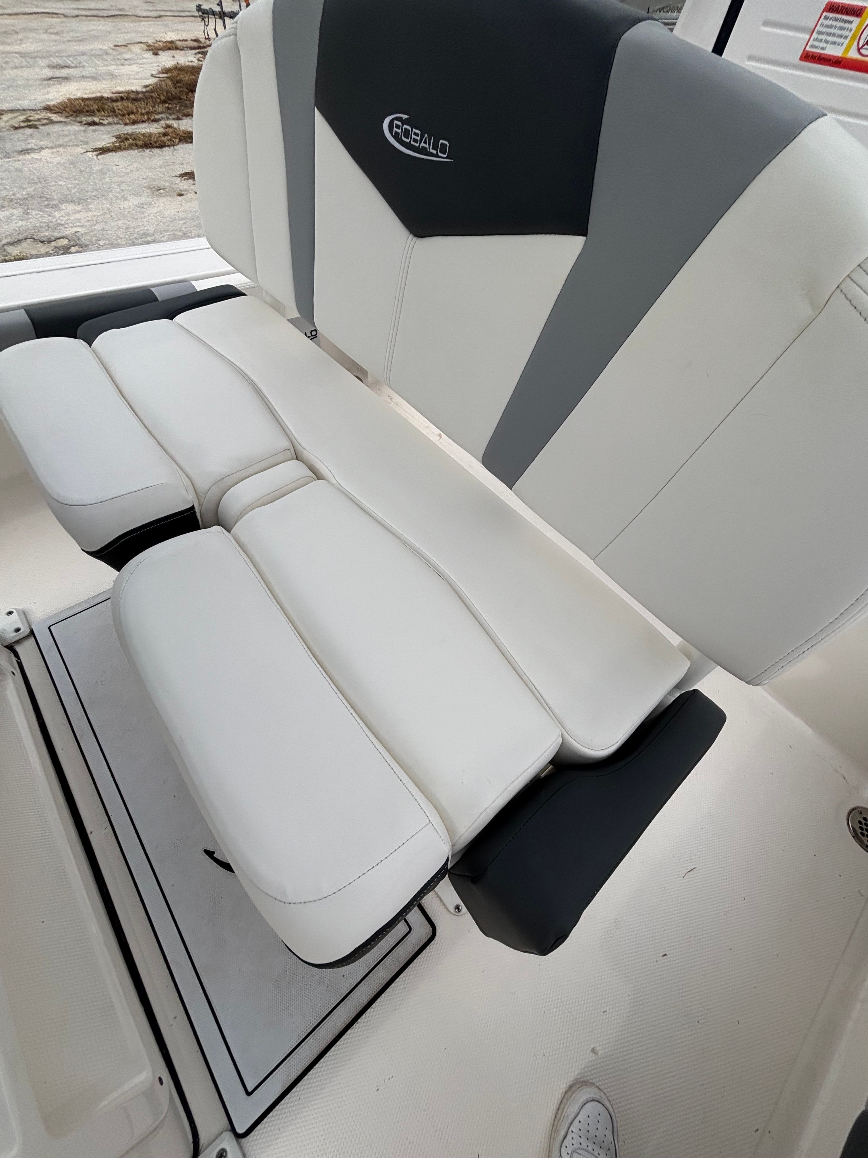 2024 Robalo CAYMAN - 34