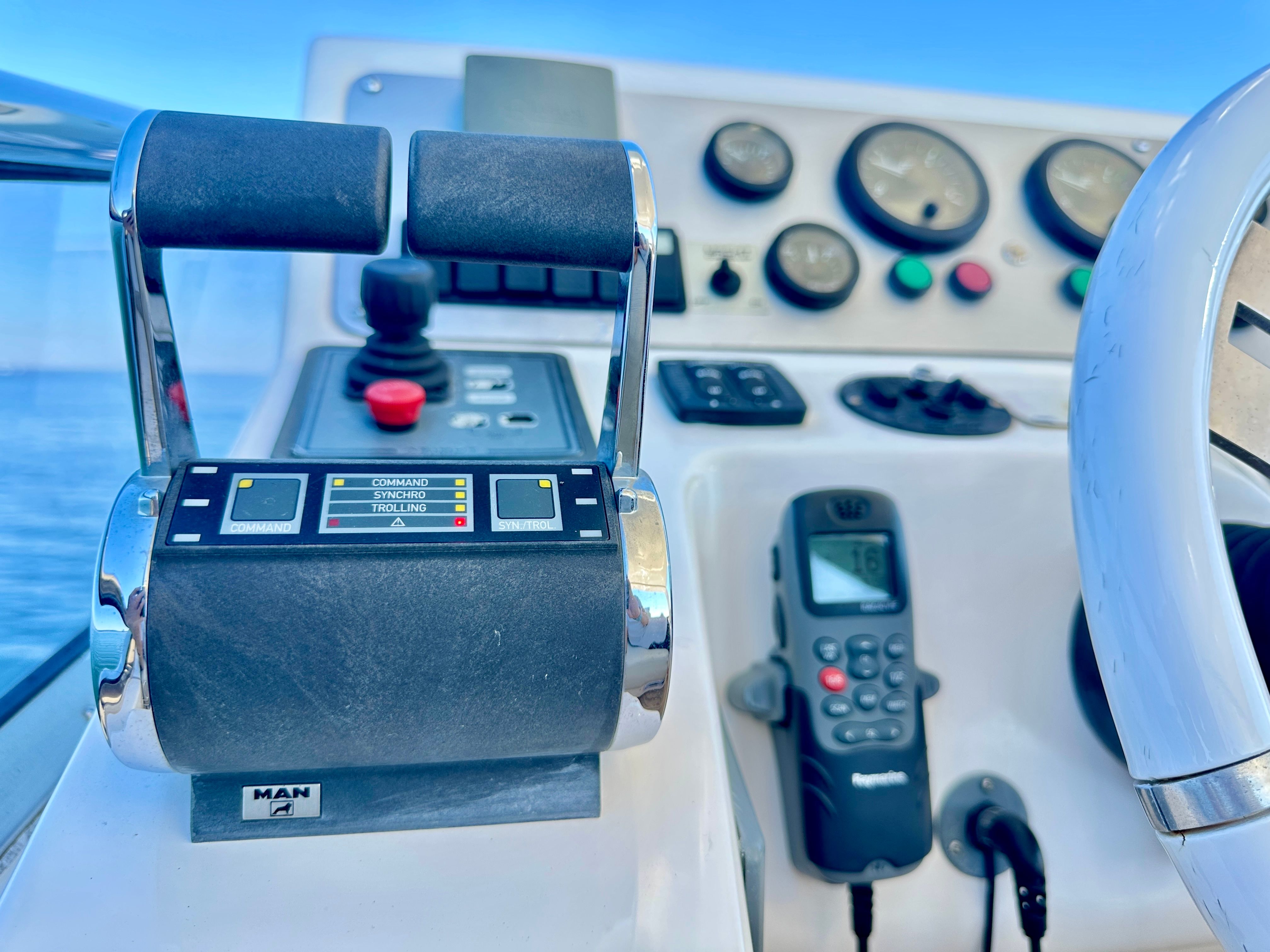 2011 Azimut Flybridge - 27