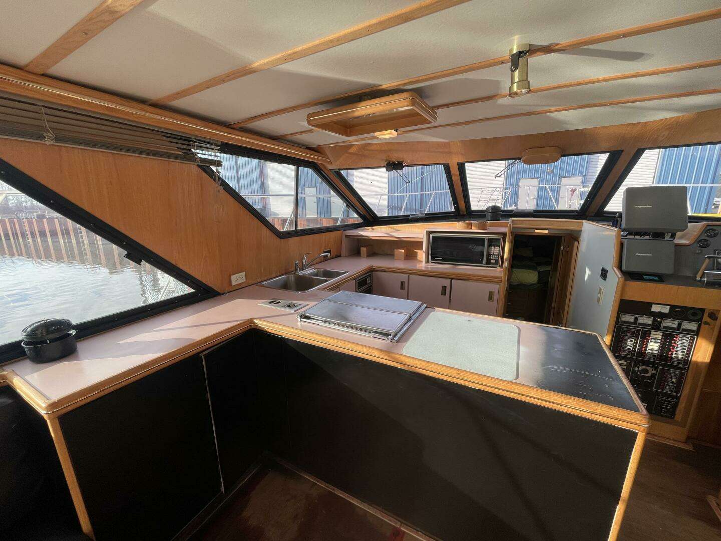 1988 Tollycraft EY440 - Image 23