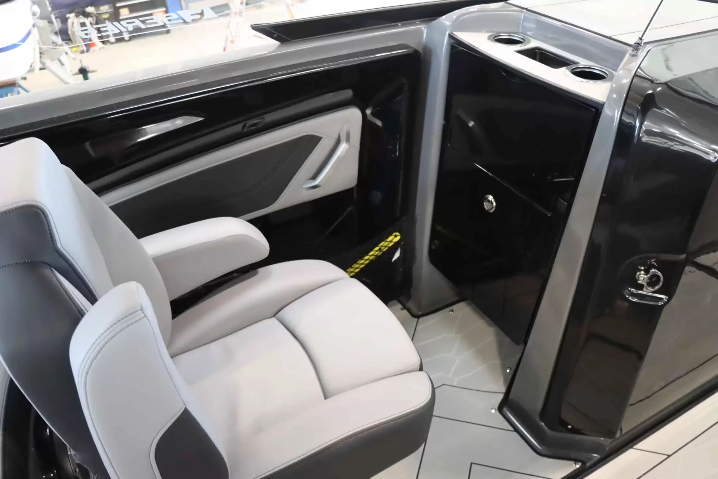 2025 Yamaha Boats 255XE - 10