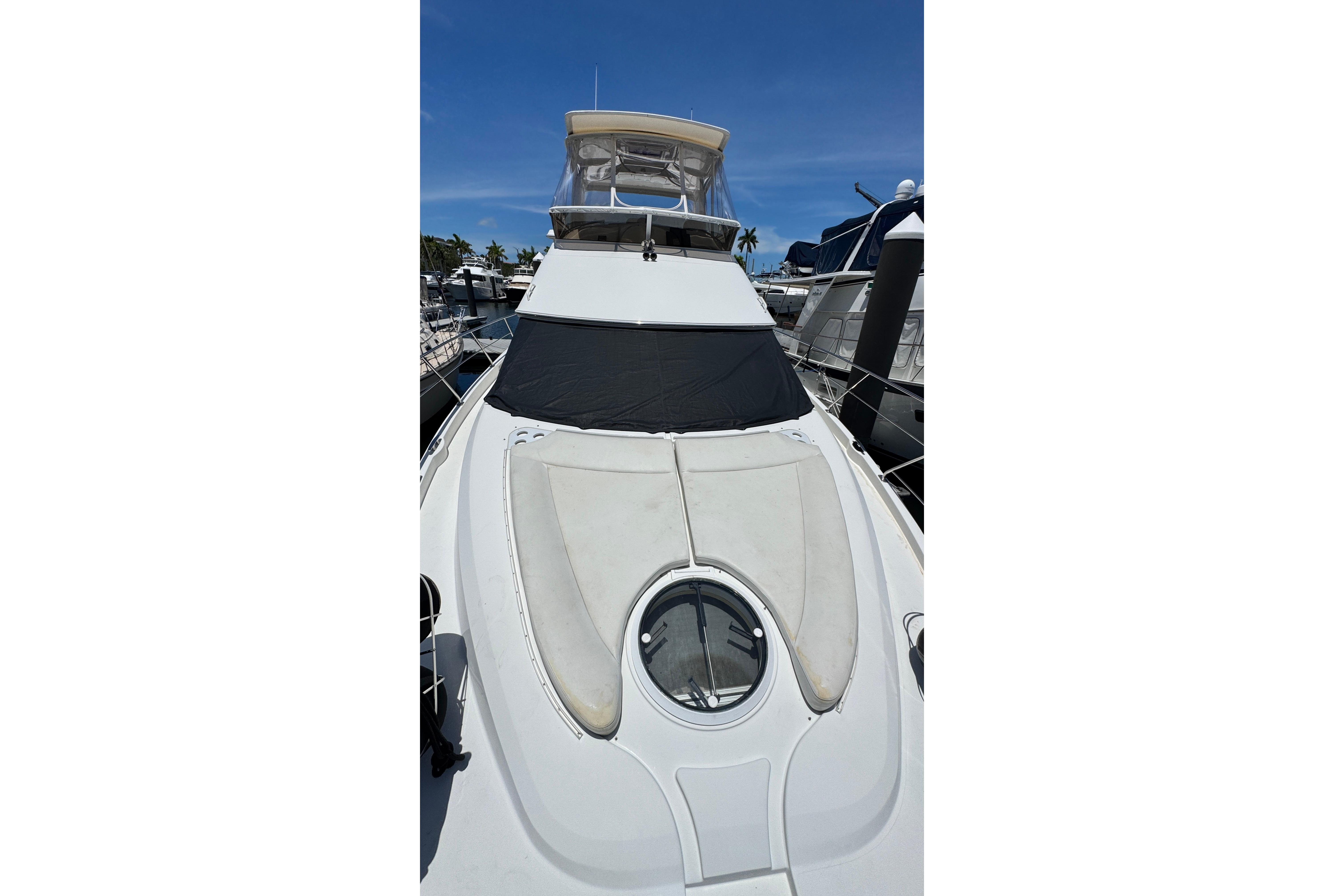 2007 Carver 47 Motor Yacht Bow Seating
