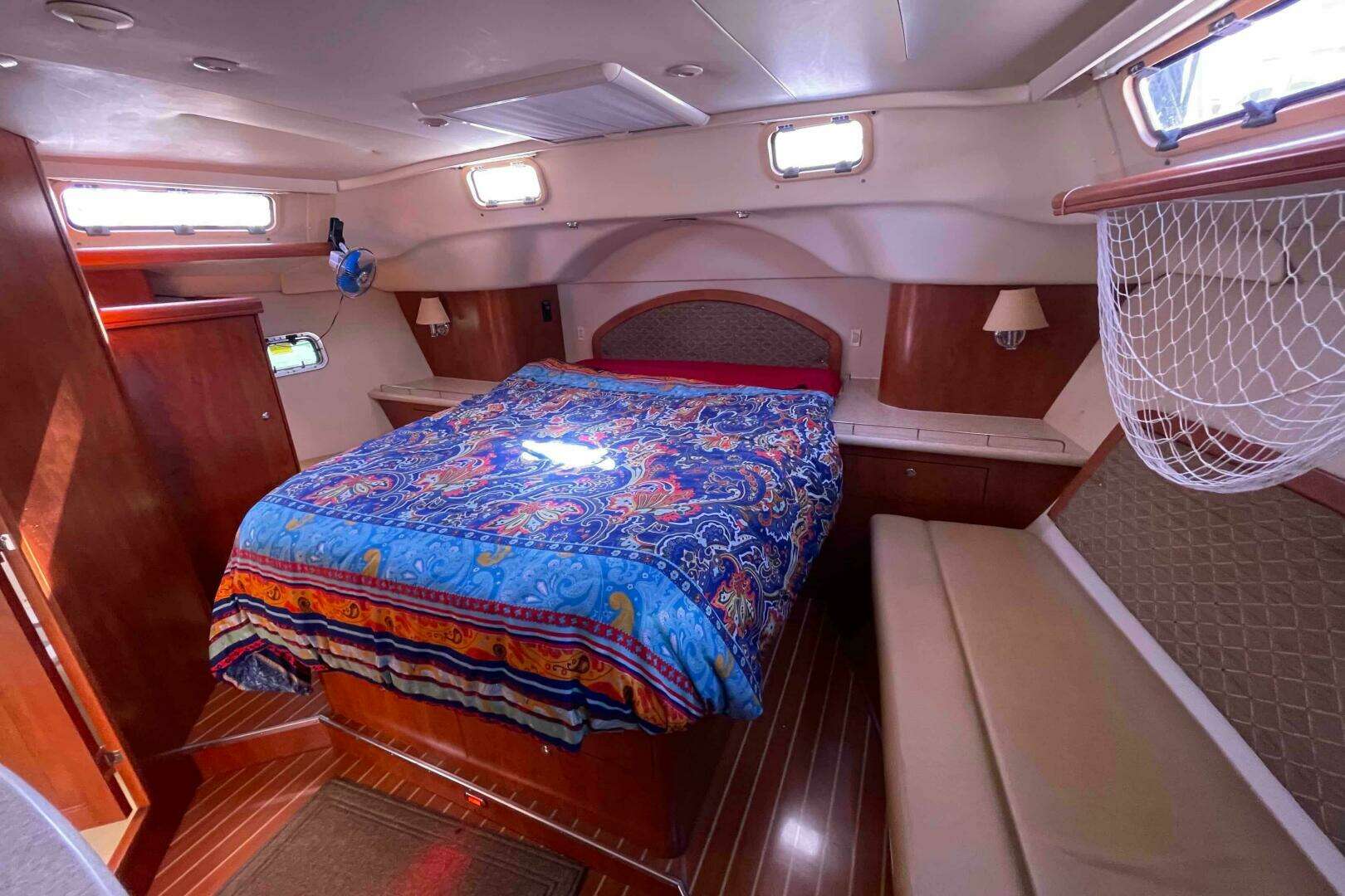 2010 Hunter 45 Center Cockpit - Image 6