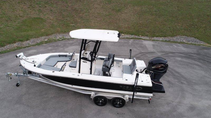 2025 Robalo 226 Cayman - 6