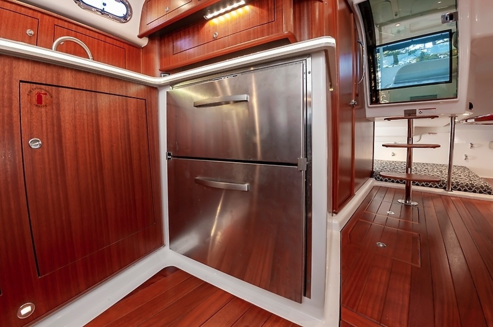2015 Pursuit 385 OS - Image 28