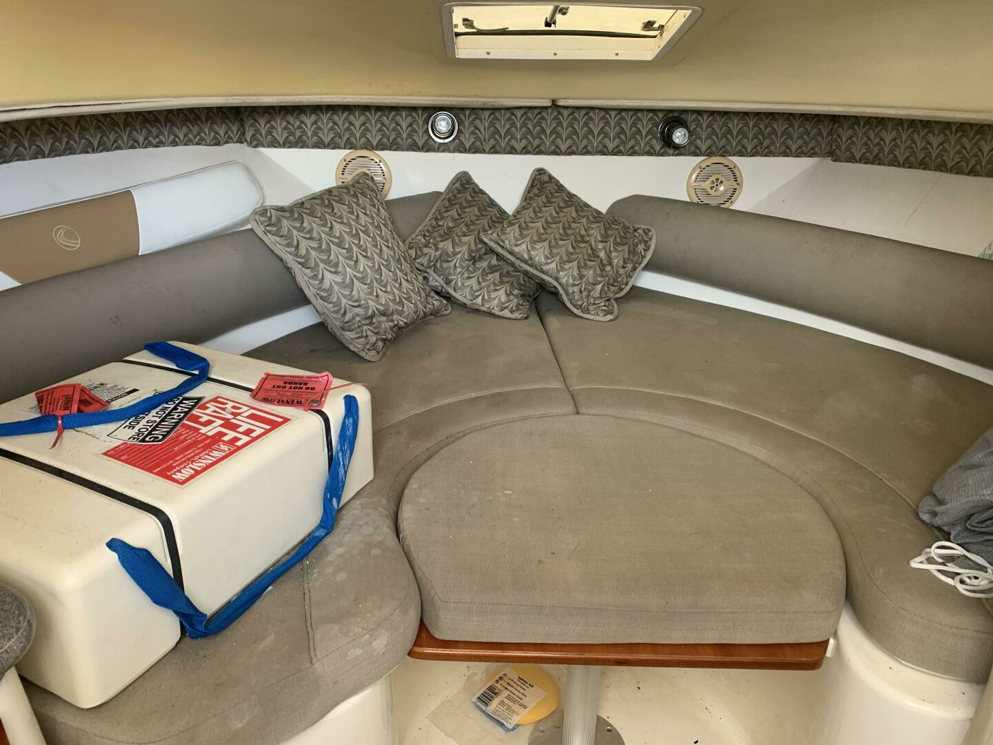 2003 Edgewater 265 Express - Image 17