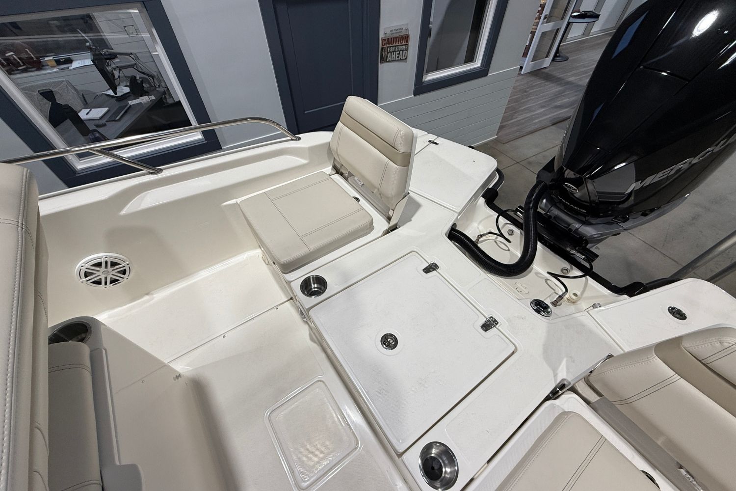 2026 Boston Whaler 250 Dauntless - 10