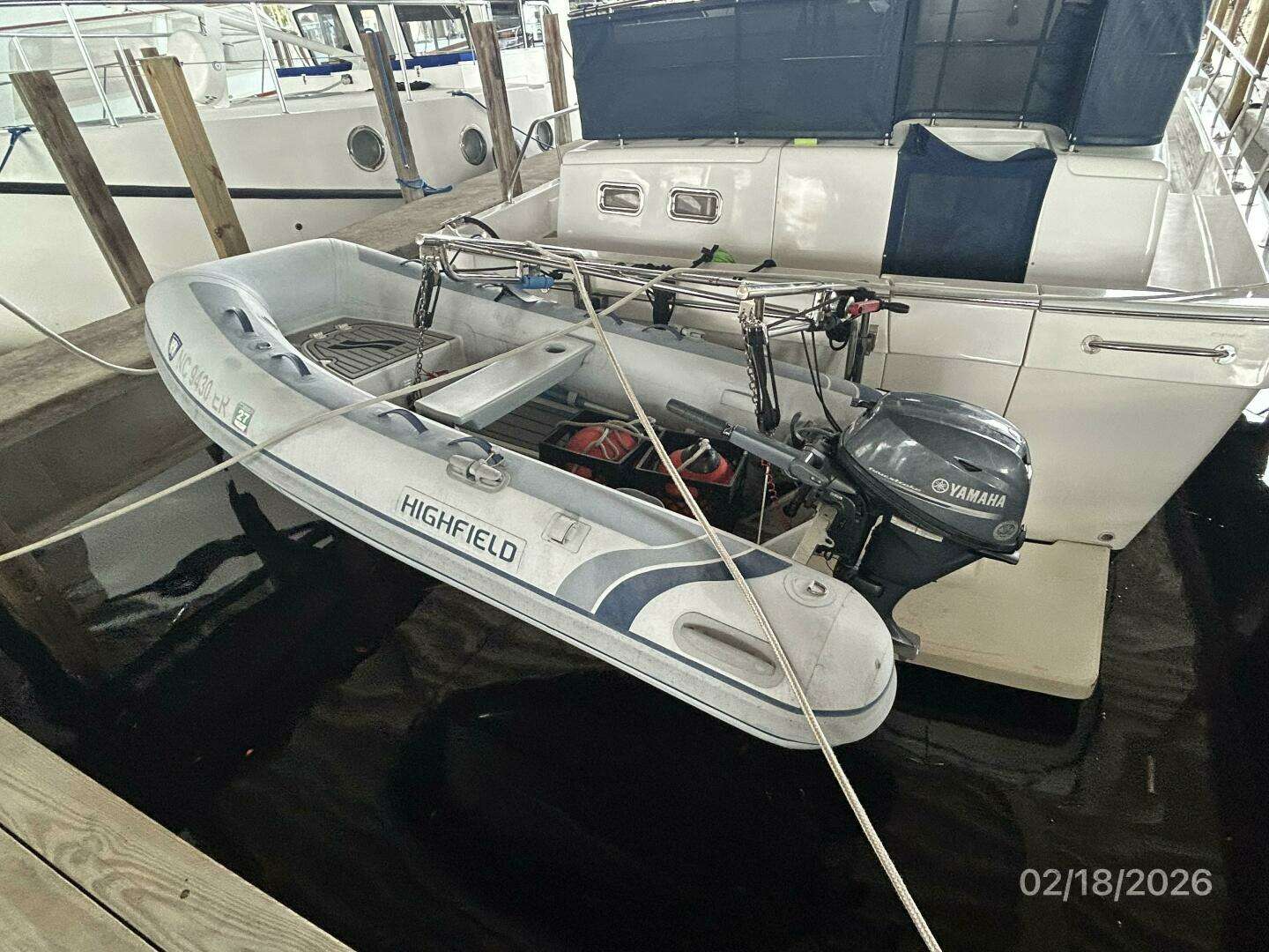 2004 Mainship 430 - Image 39