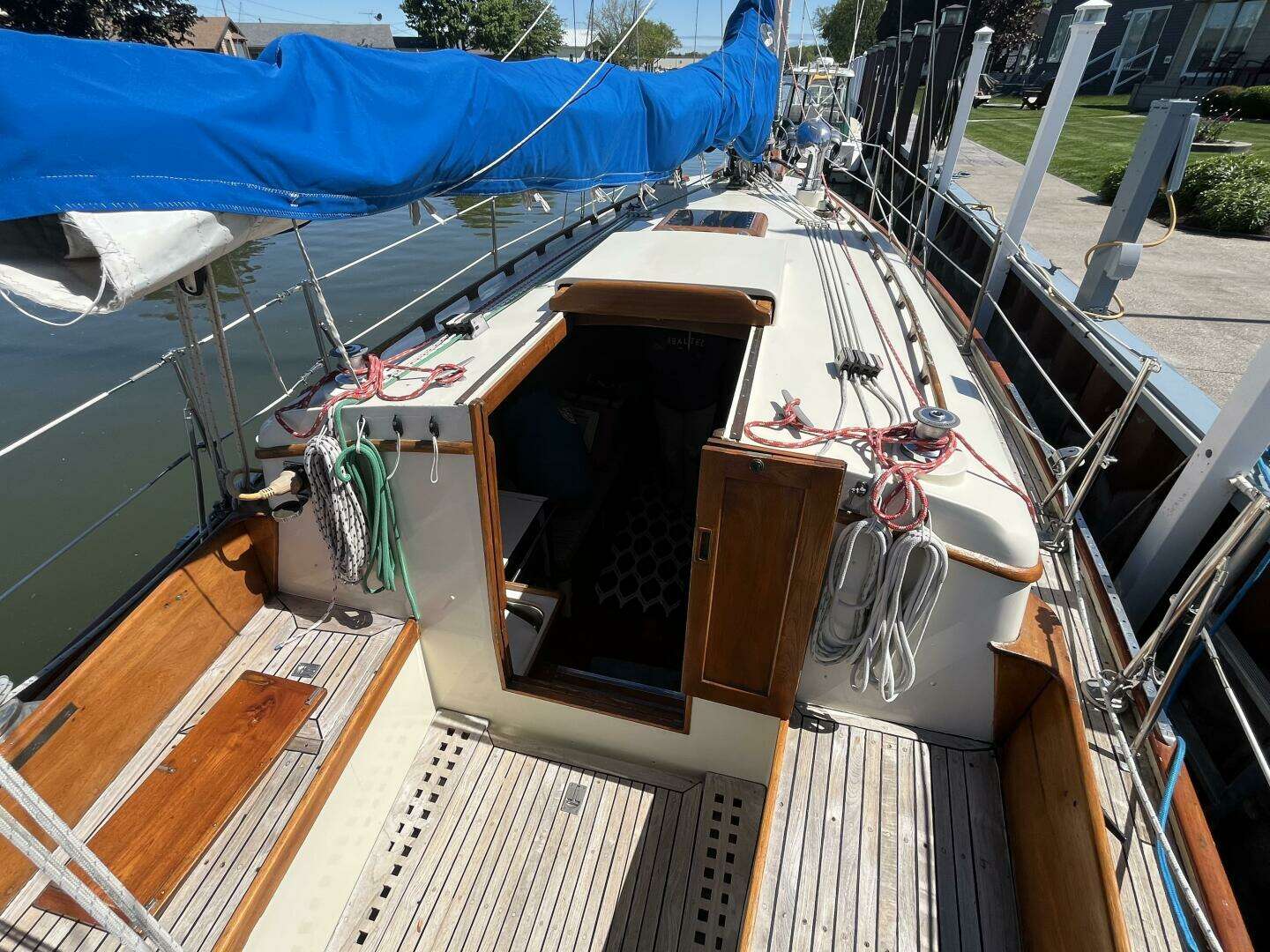 1978 Cheoy Lee Offshore 33 - Image 12
