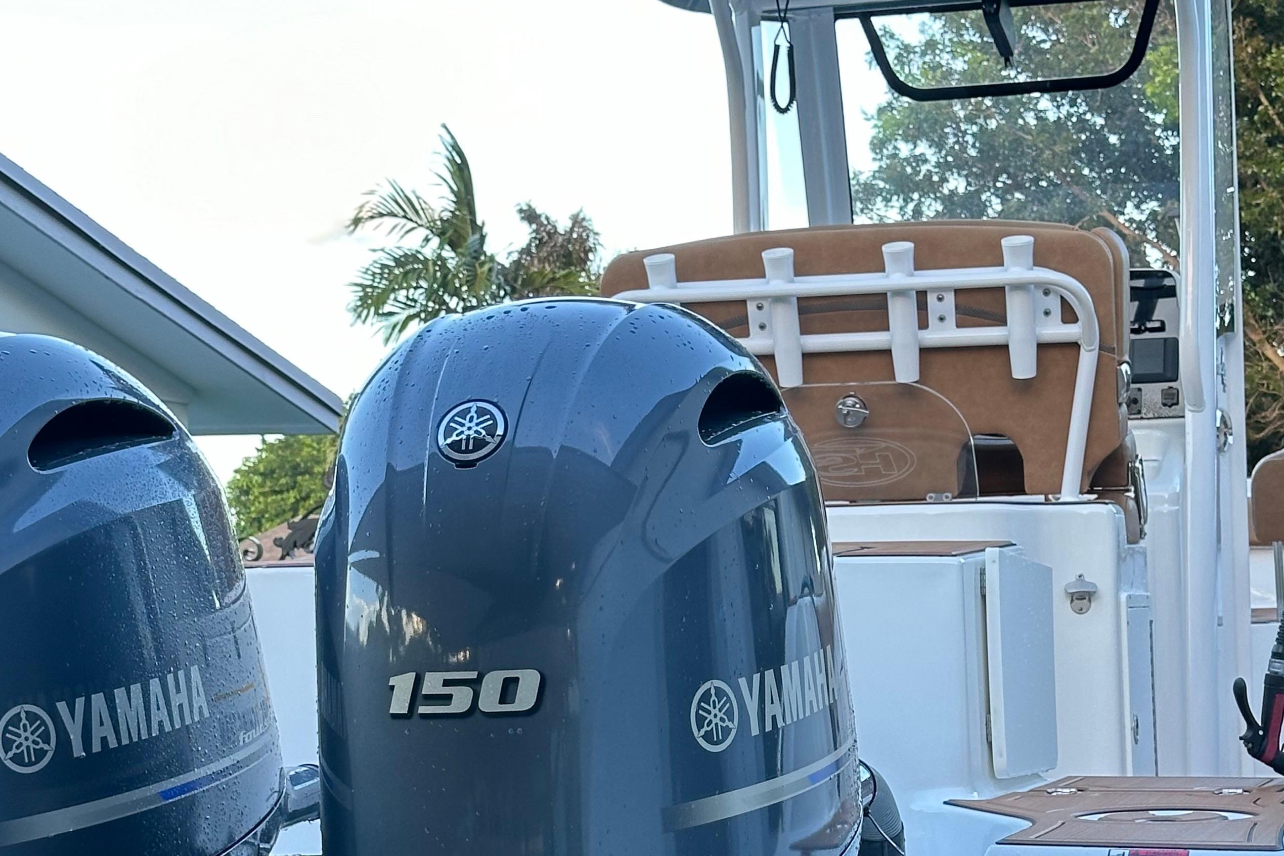 2019 Sea Hunt Gamefish 25 with Yamaha 150 engines, featuring a sleek design.