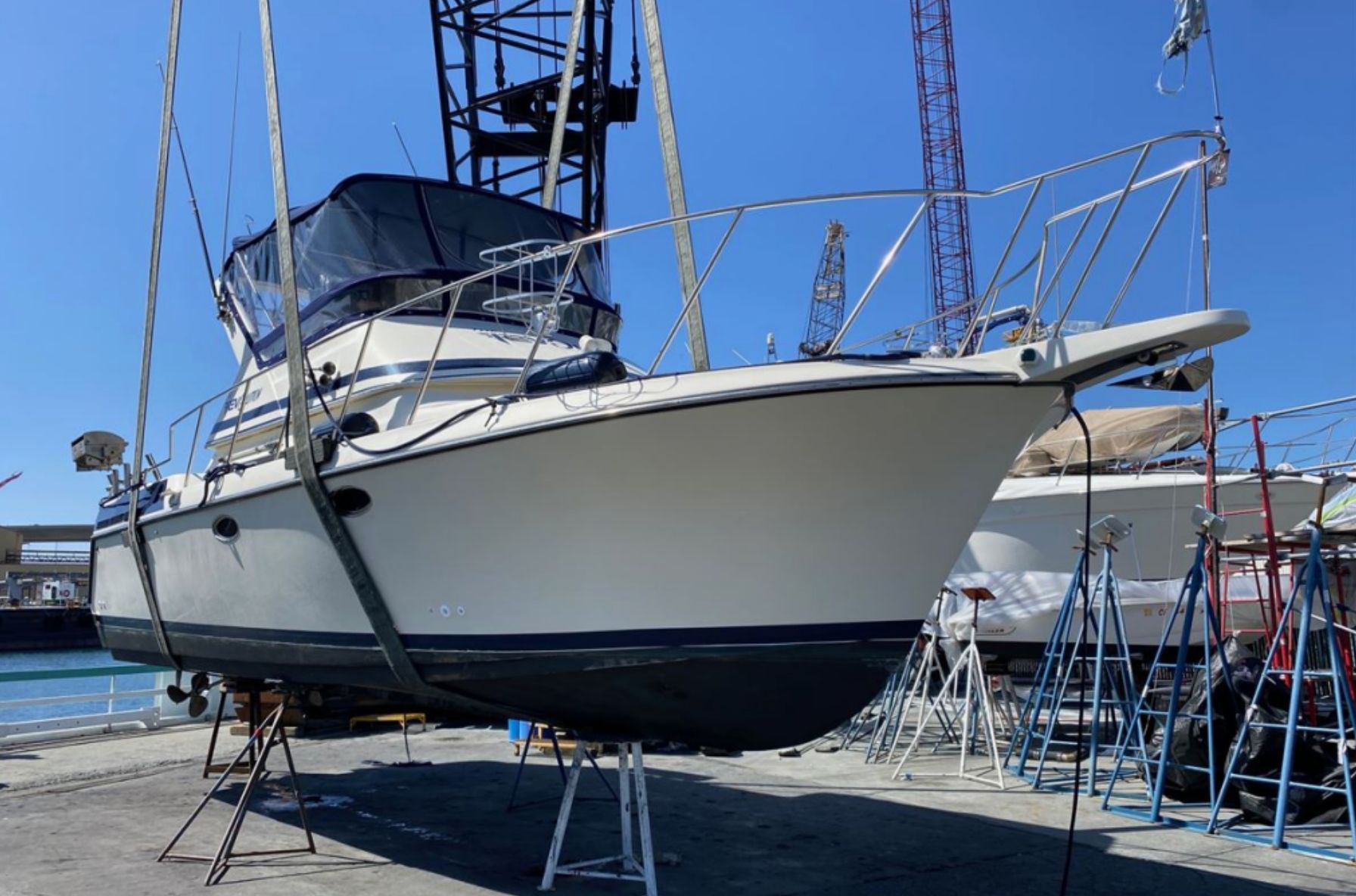 1989 Navigator 336 FlyBridge - 23