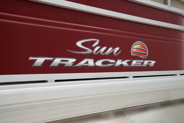 2024 Sun Tracker Party Barge 22 XP3 - 19