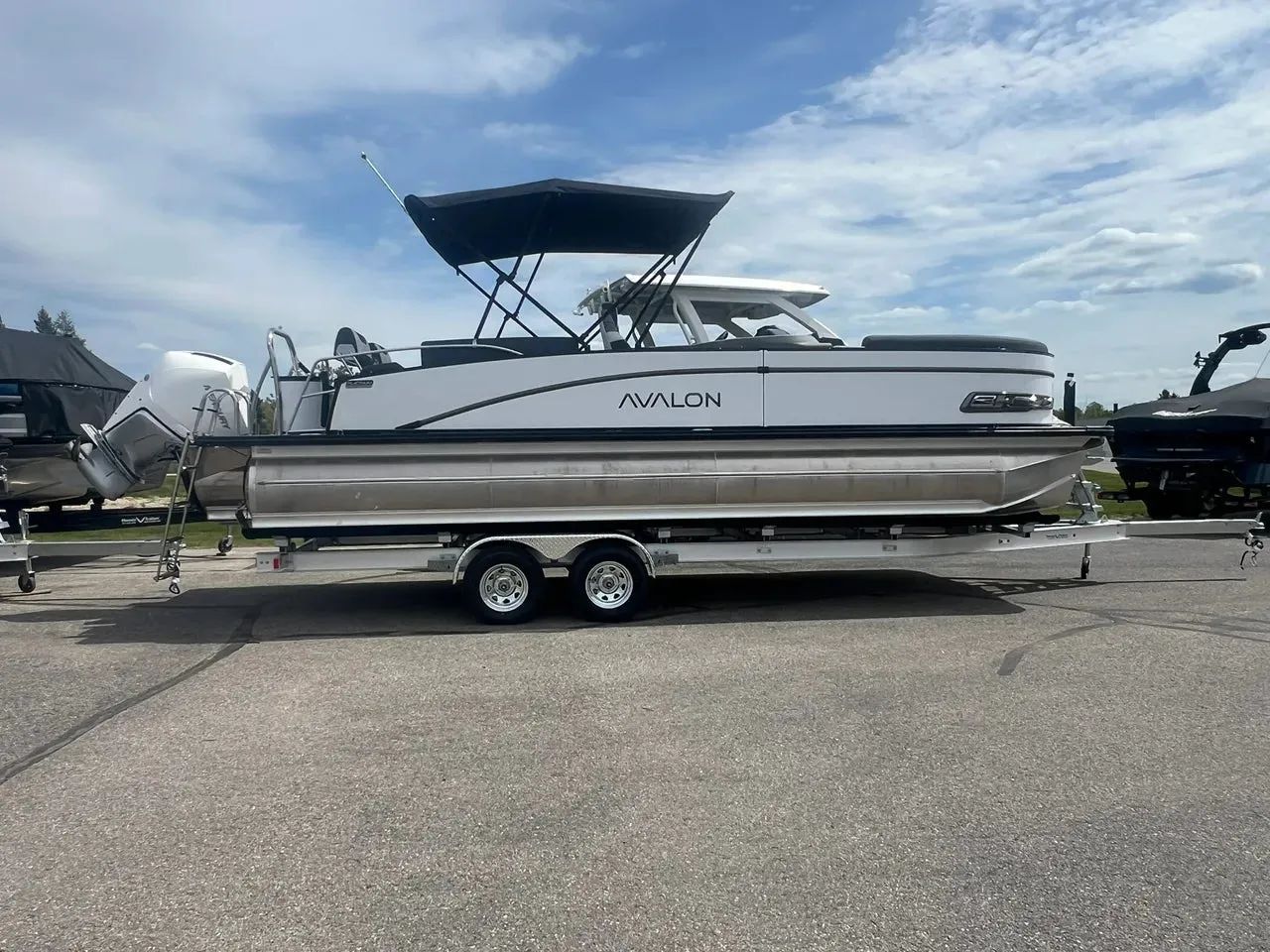 2025 Avalon Catalina Platinum Quad Lounge Shift 2585