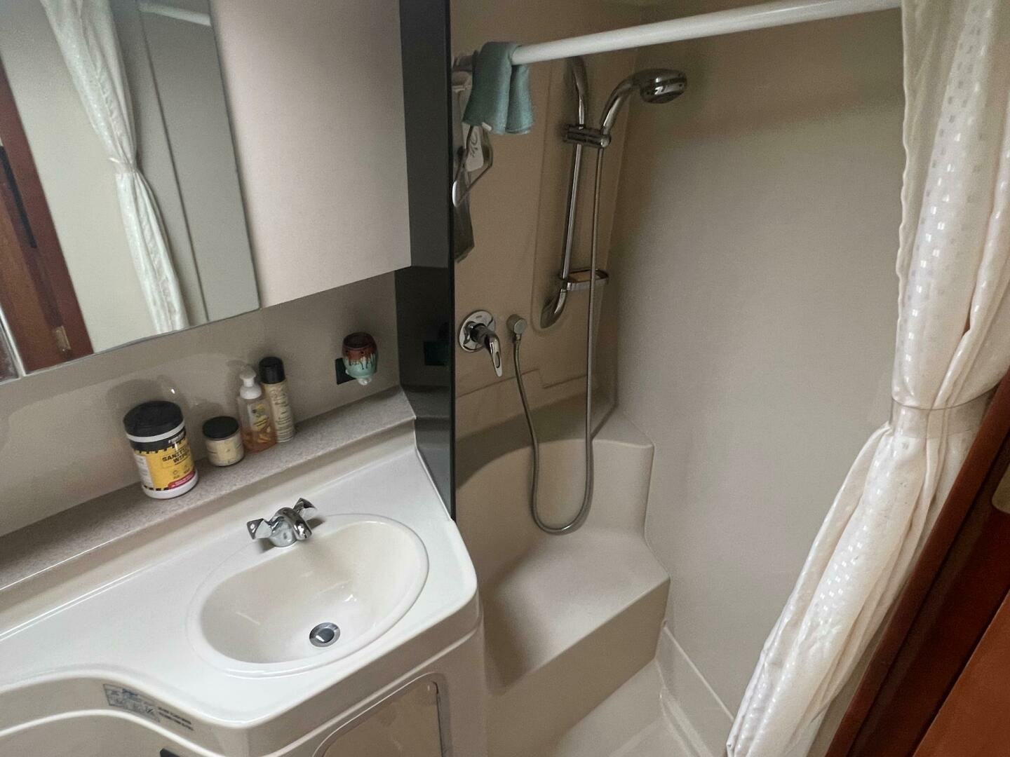 2007 Cruisers Yachts 340 Express - Image 30