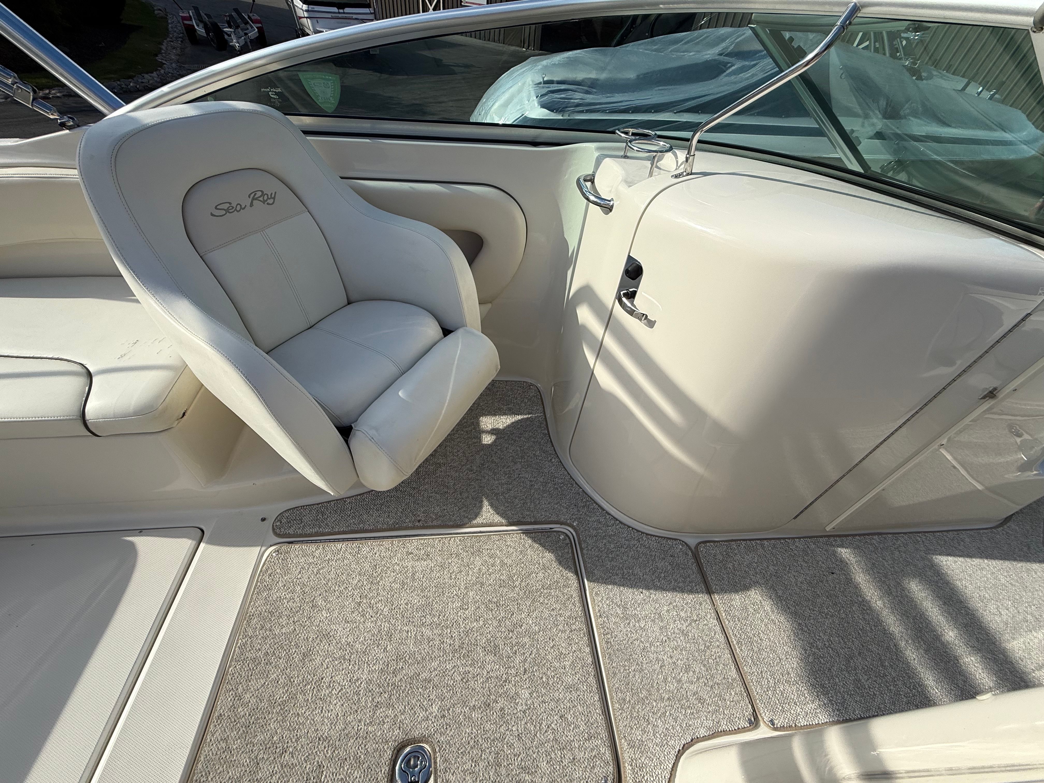 2008 Sea Ray 240 Sundeck - 10