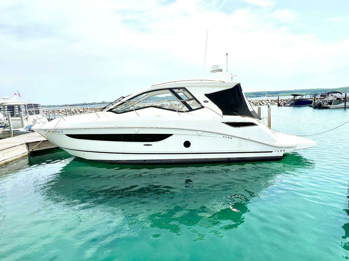 2019 Sea Ray Sundancer 350 Coupe - Image 7
