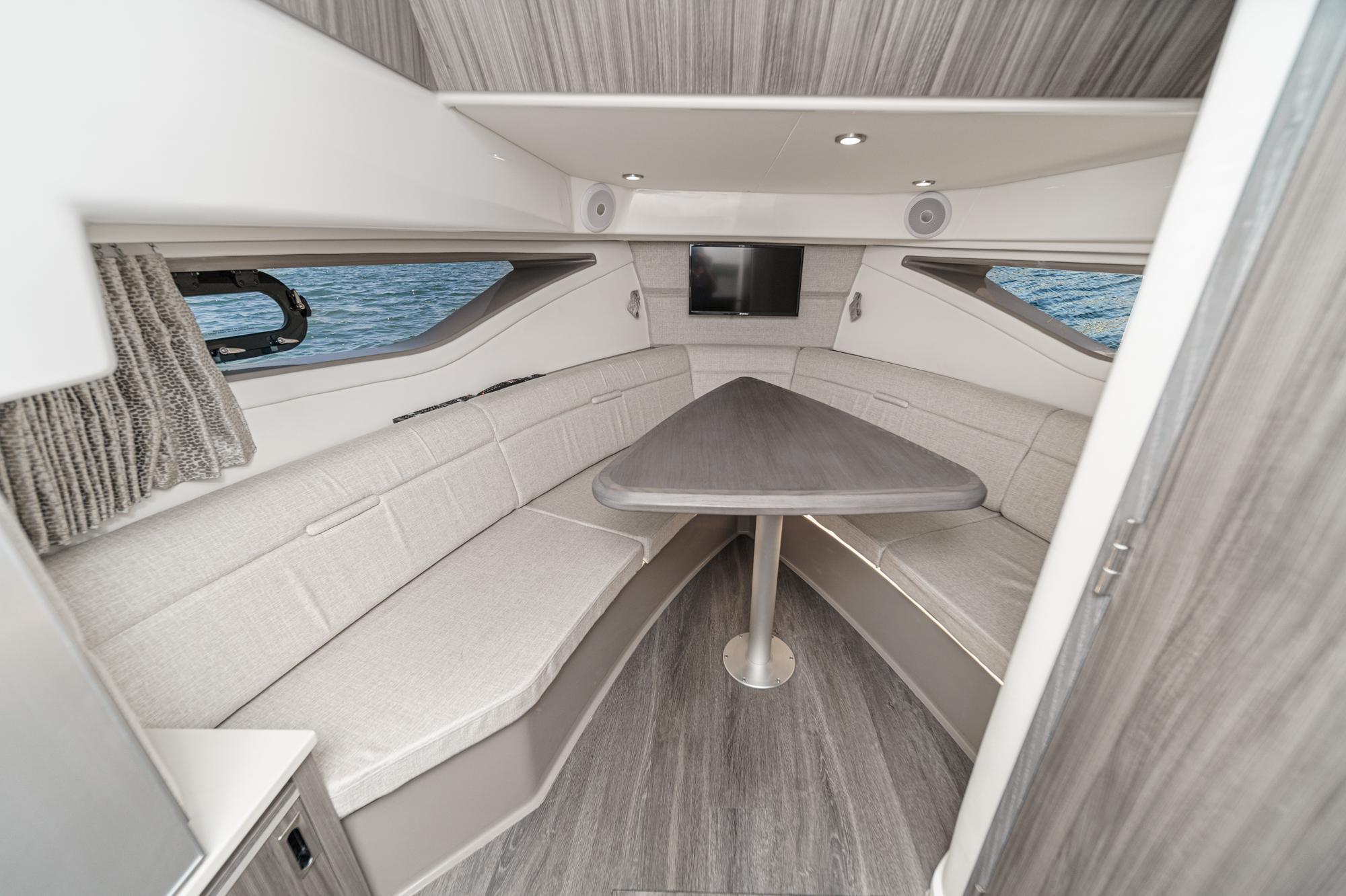 2024 Sea Ray Sundancer 320 Outboard - 24