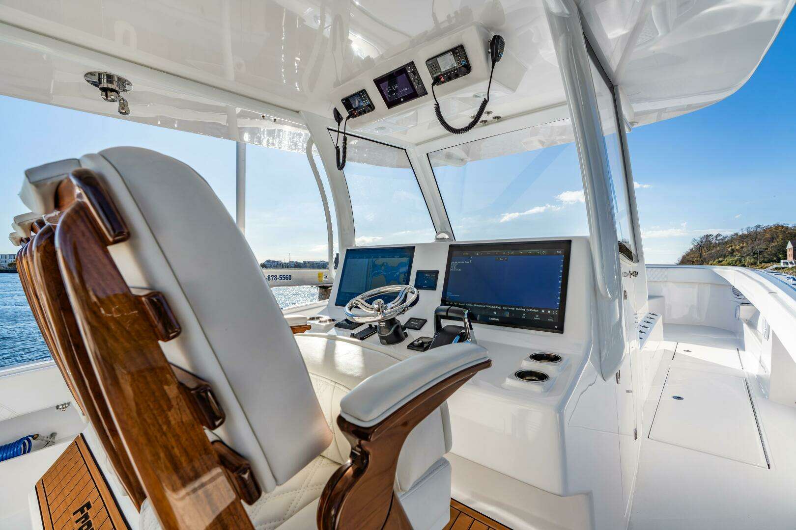 2025 Front Runner 43 Catamaran - Image 36