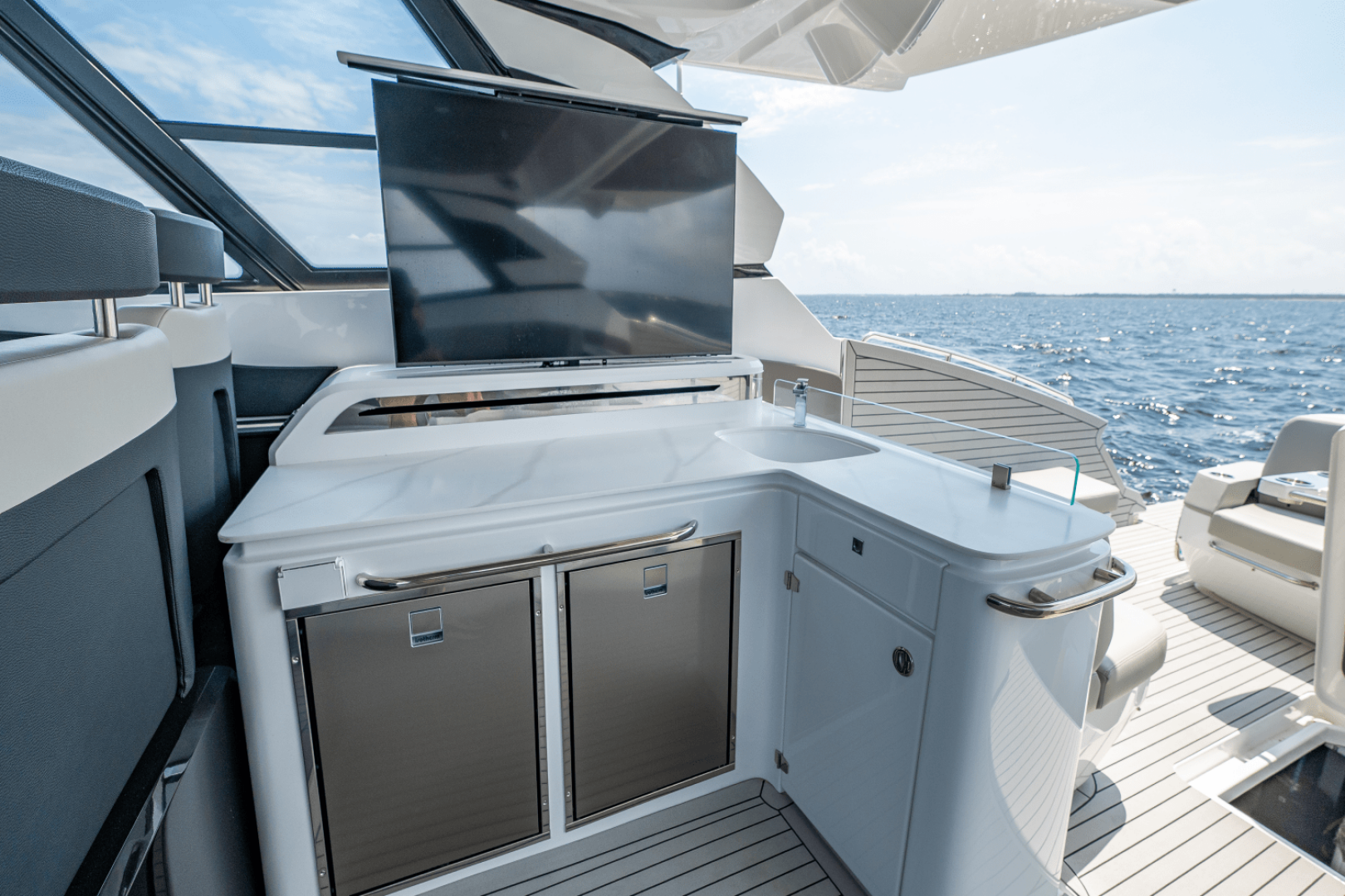 2025 Cruisers Yachts 50 GLS - Image 33