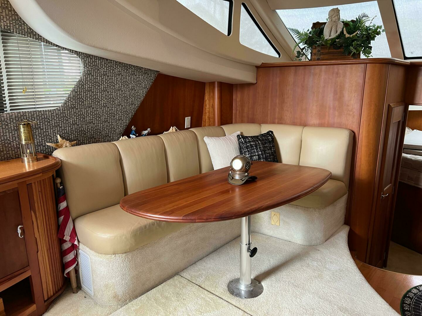 2002 Silverton 39 Motor Yacht - Image 12