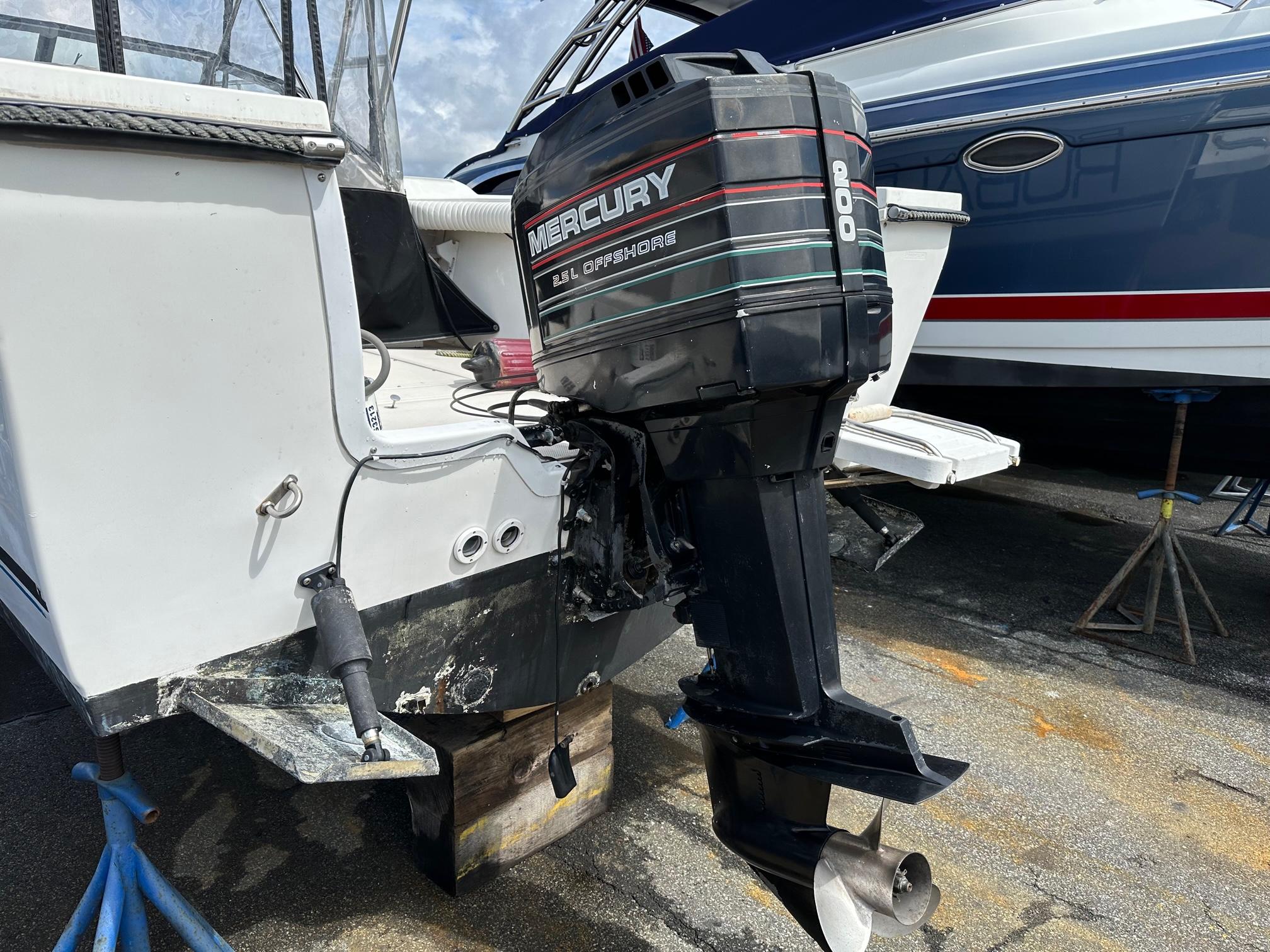 1994 Robalo 2160 Cuddy Cabin with Mercury outboard motor.