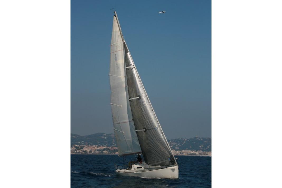 Sailing yacht J Boats J/92, 1998 model, gliding on open water under clear skies.