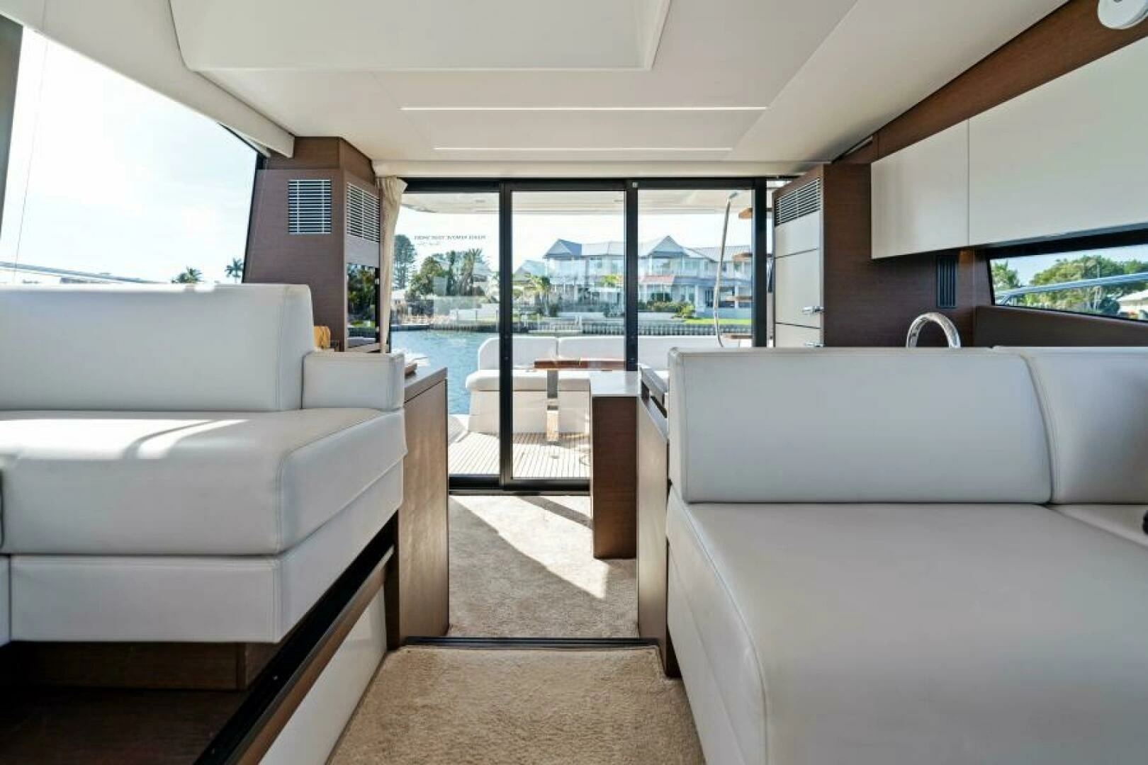 2020 Prestige 520 Flybridge - Image 12