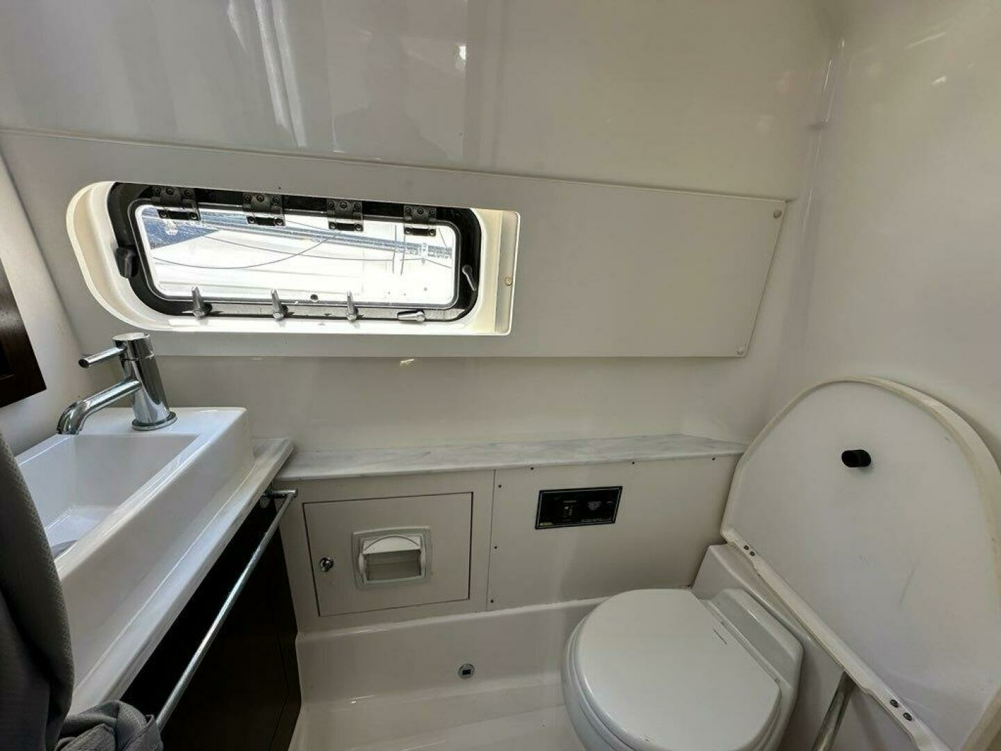 2021 Pursuit 428 Sport - Image 38