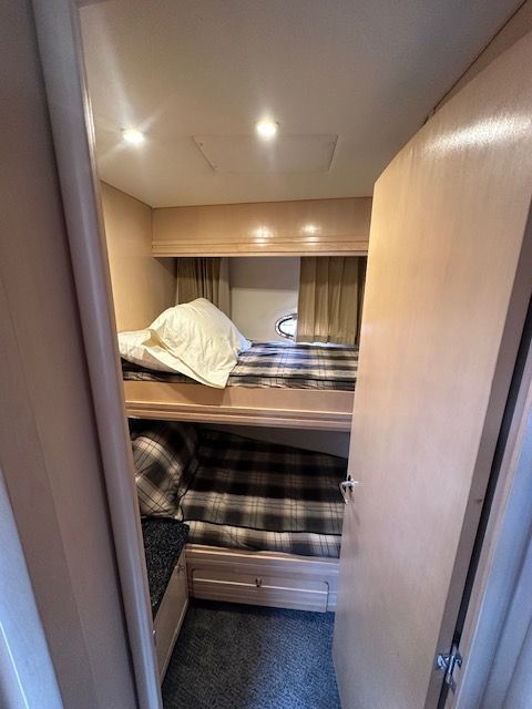 1999 Carver 53 Voyager - 6