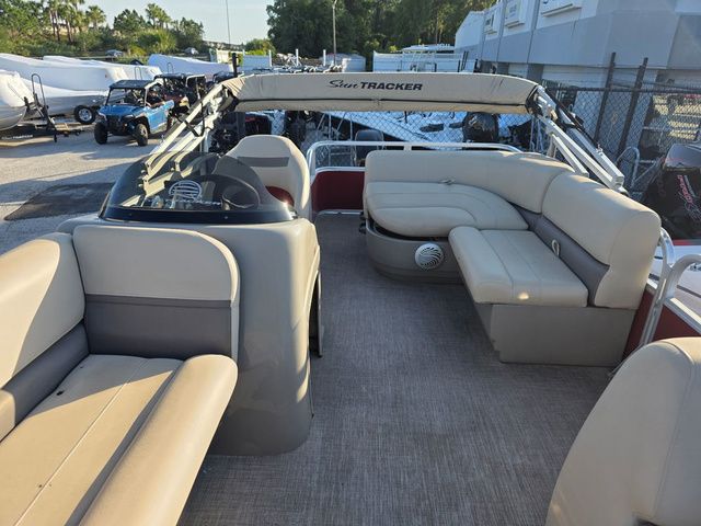 2023 Sun Tracker Party Barge 18 - 9