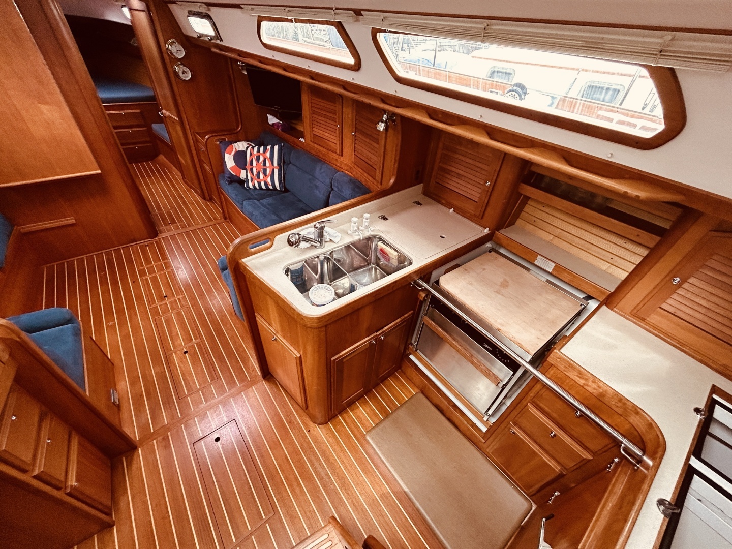 2004 Sabre 426 - Image 37