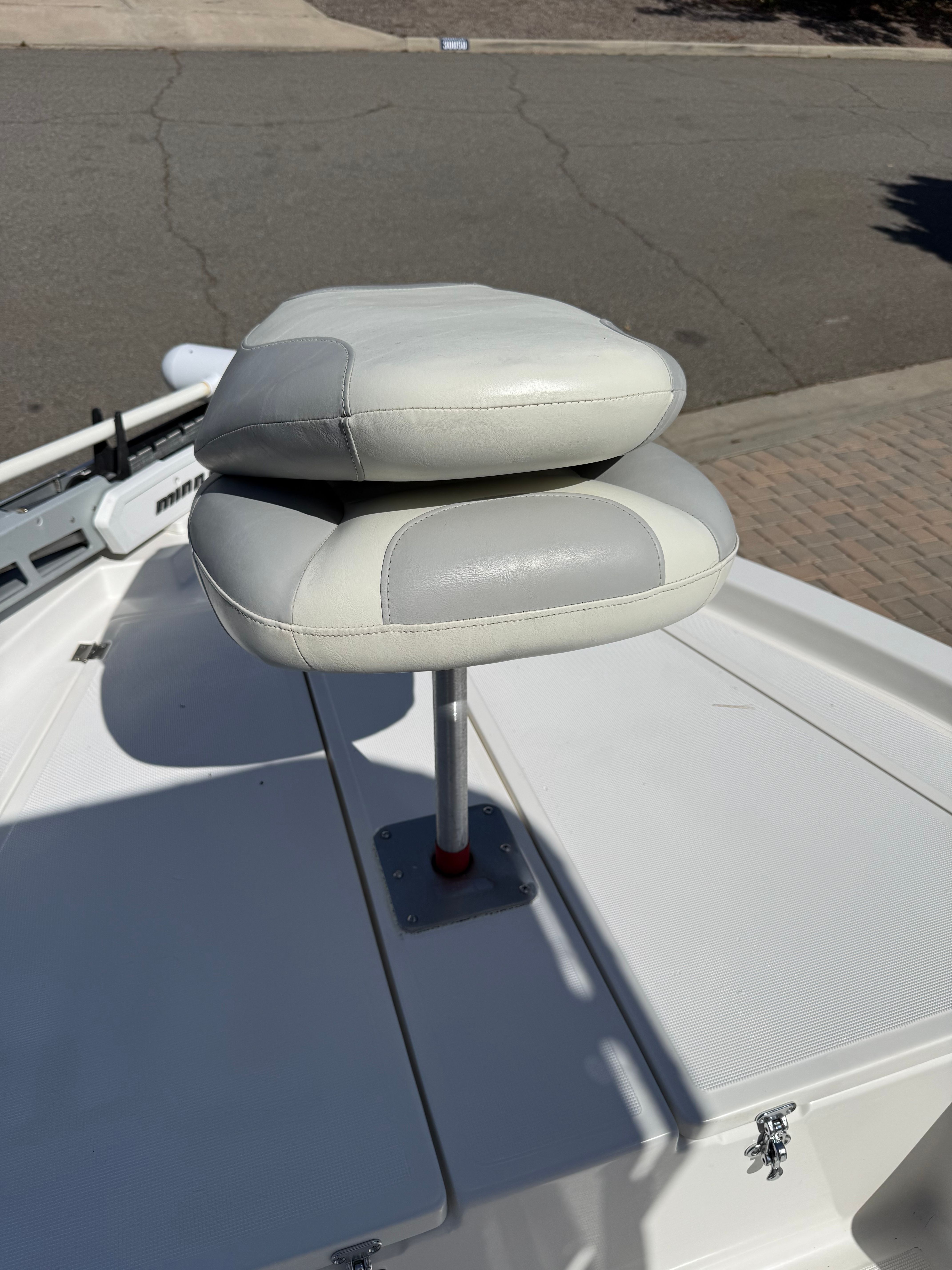 Seat on a 1998 Robalo 2100 Bay Hunter boat.