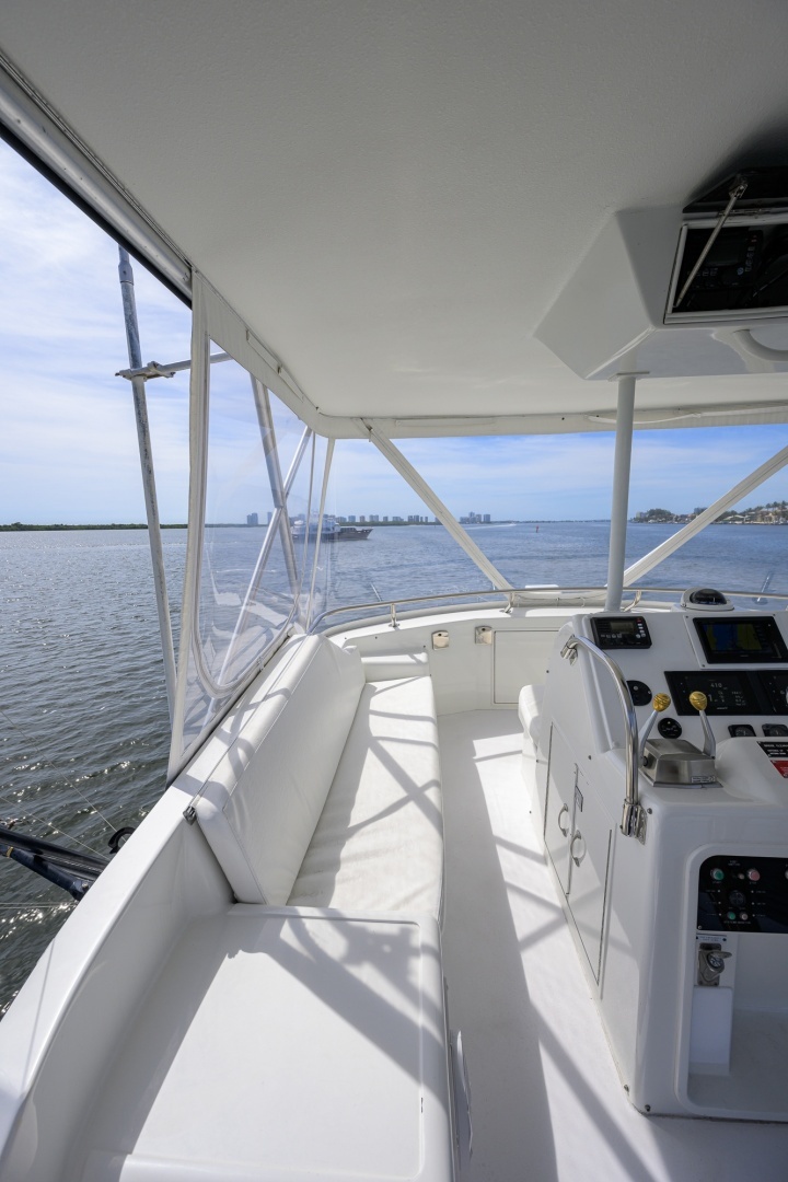1992 Hatteras 46 Convertible - Image 13