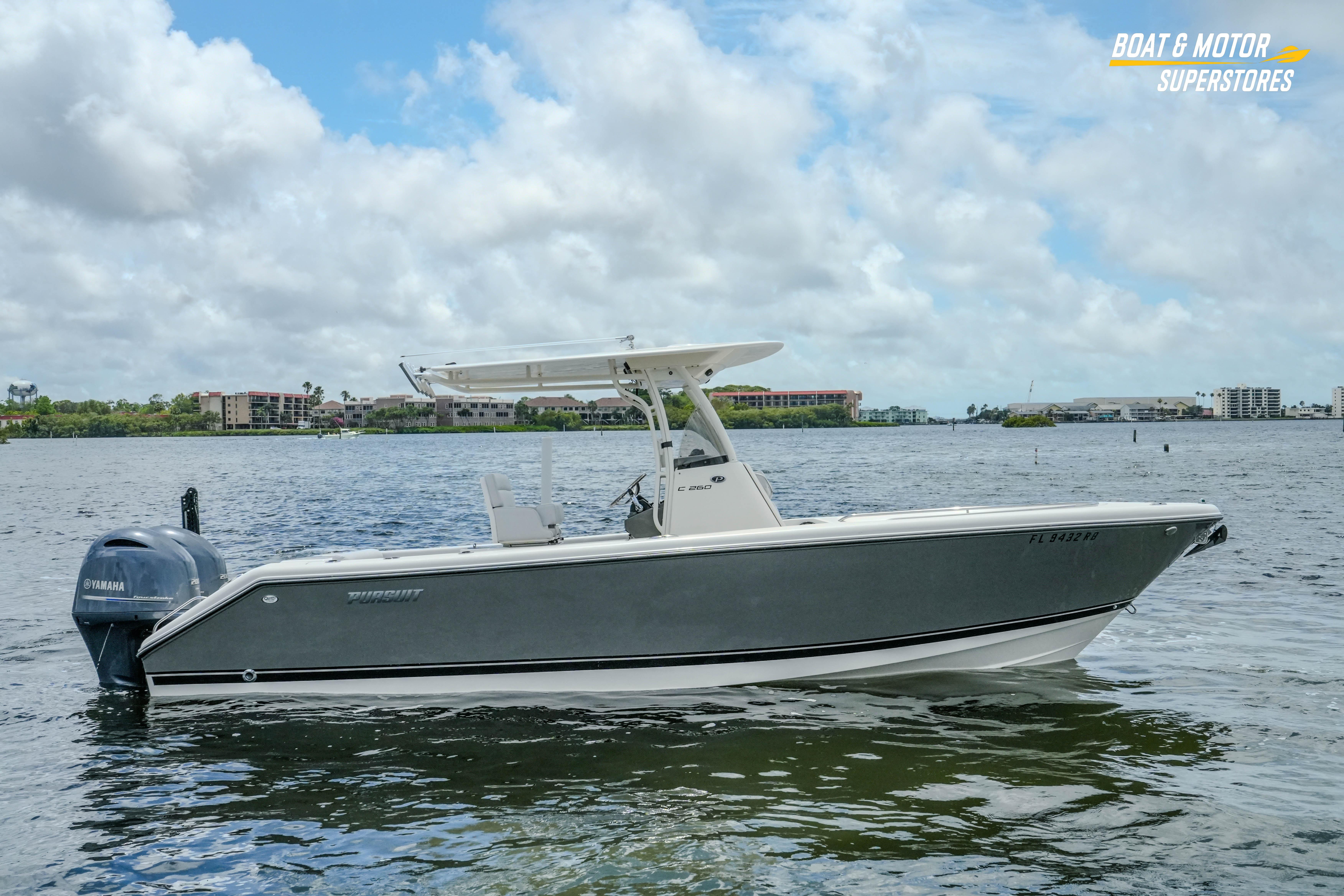 2016 Pursuit C 260 Center Console
