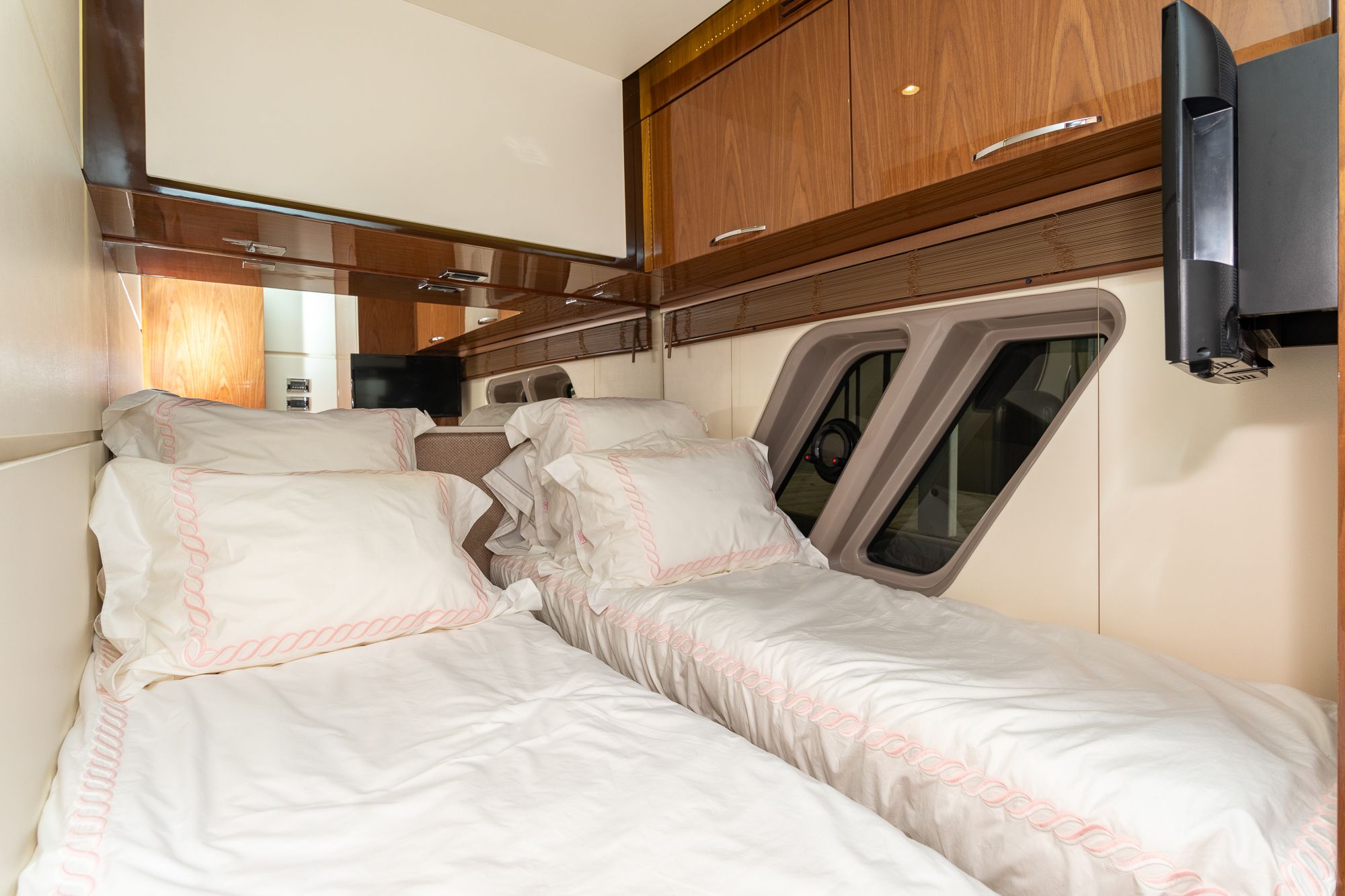 2018 Sea Ray L 650 FLY - 48