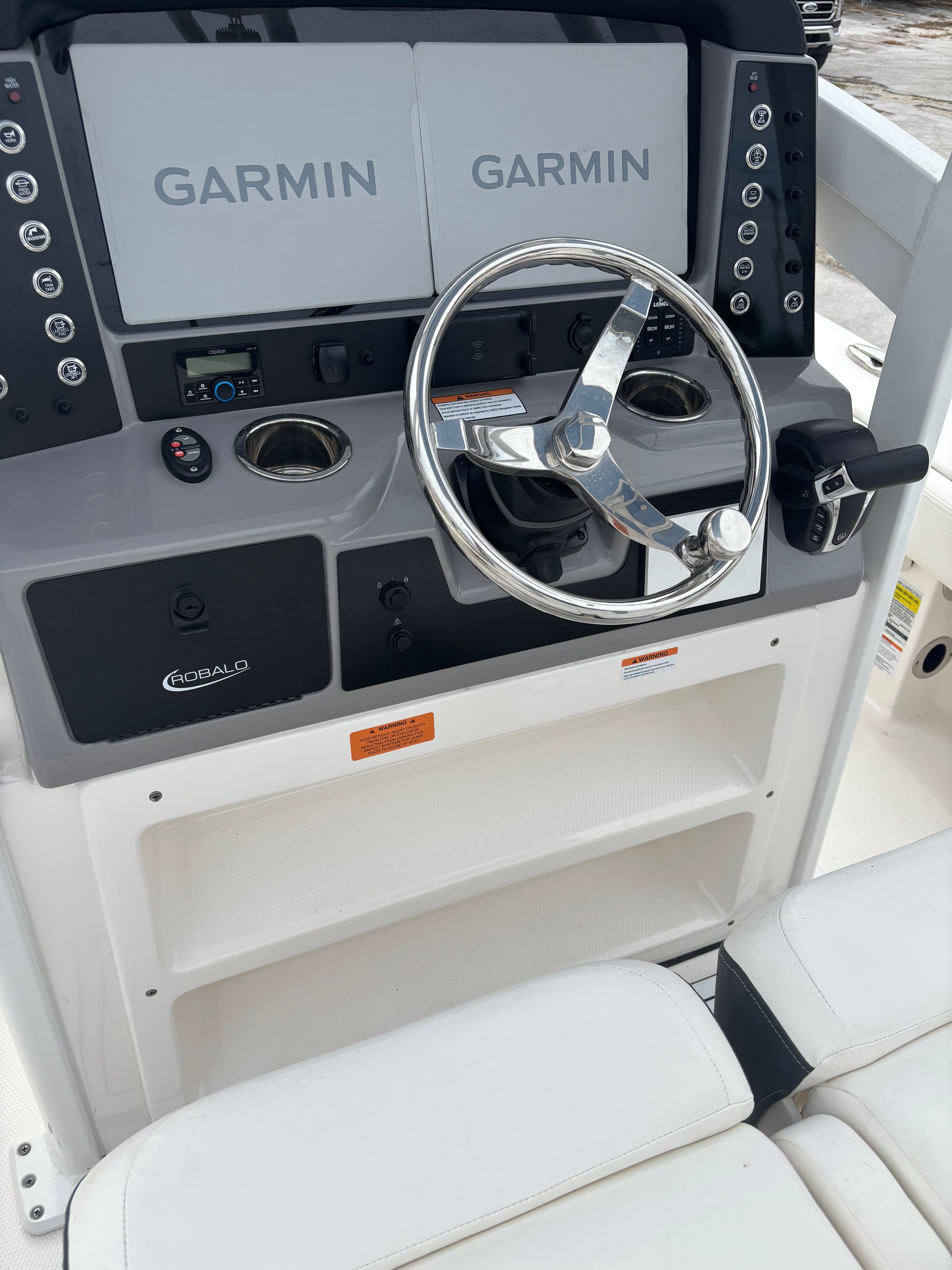2024 Robalo CAYMAN - 32