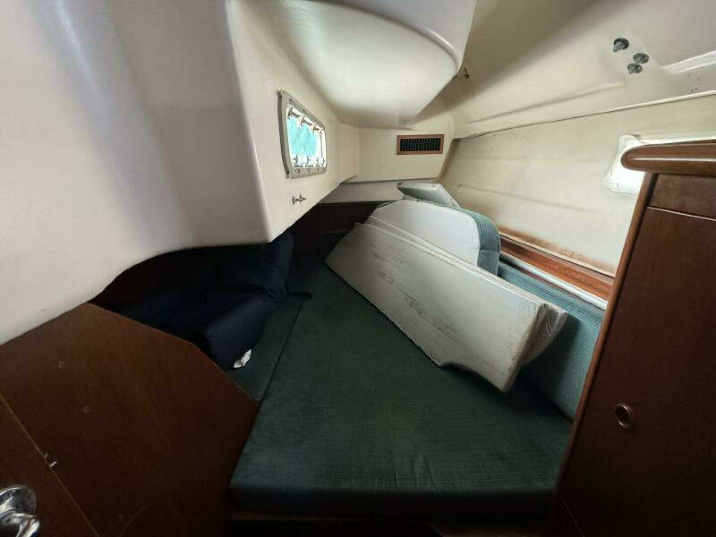 1999 Beneteau 381 - Image 39