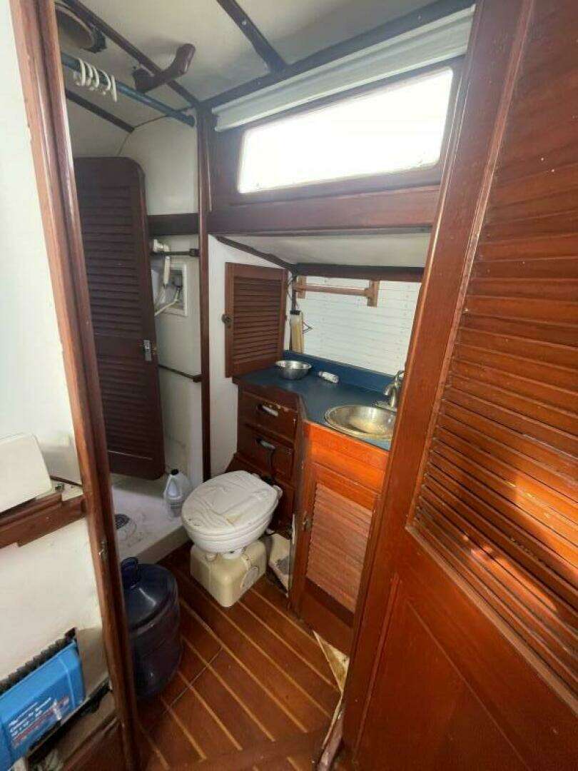 1982 Reliance 44 - Image 27