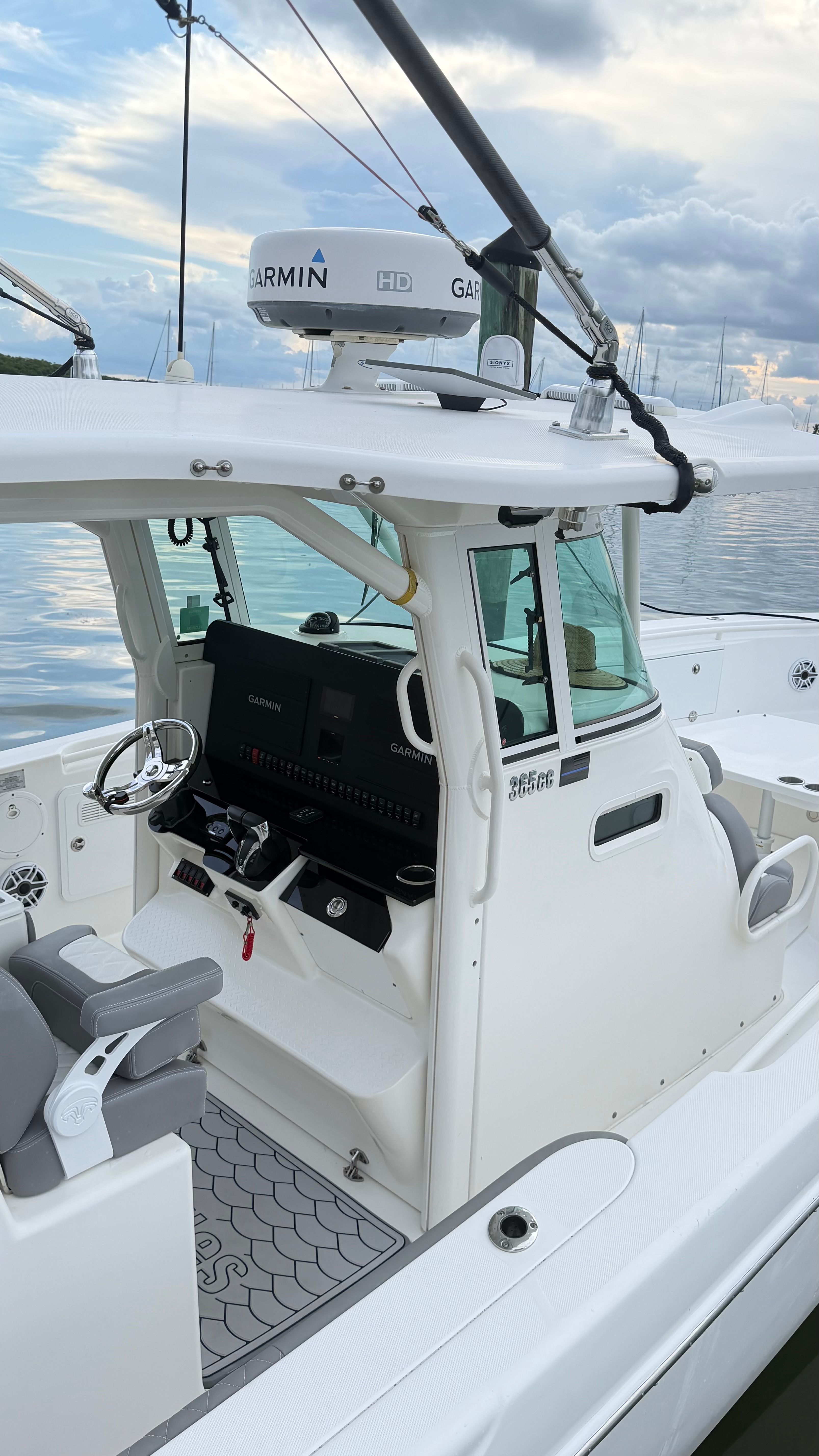 2009 Everglades 365 Center Console - 143